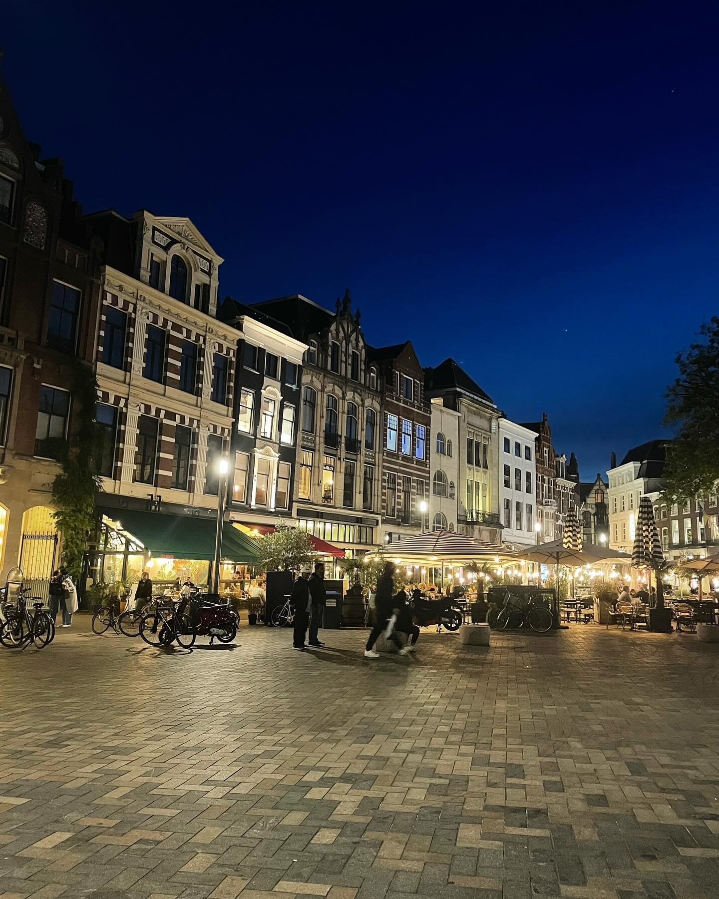 Evening stroll in The Hague! 🚶&zwj;♀️🌙✨