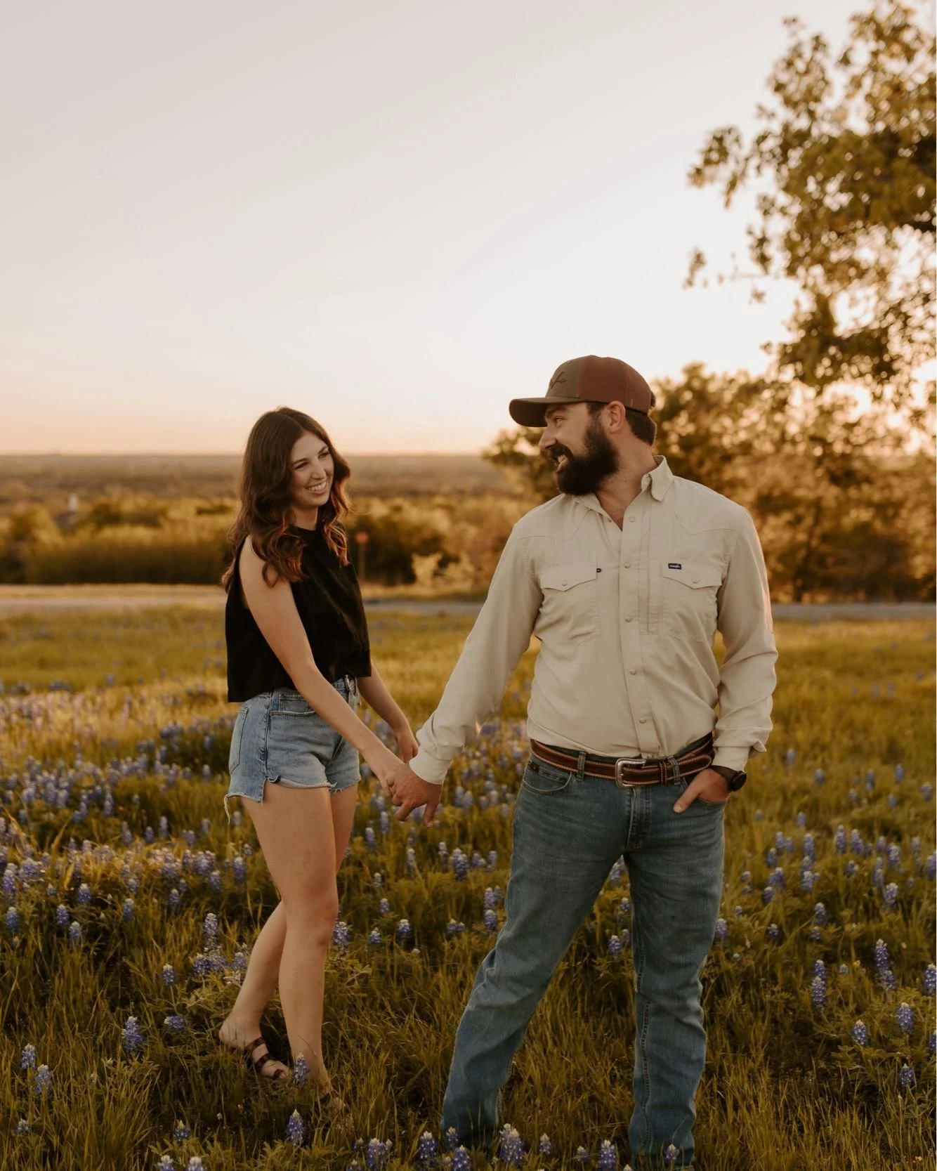 Stunning sunsets and wildflowers have my heart always, but the way they look at each other is even sweeter.🥹🫶🏼

#dfwphotographer #dfwcouplesphotographer #dfwphotography #dfwcouplesphotography #fortworthphotographer #fortworth