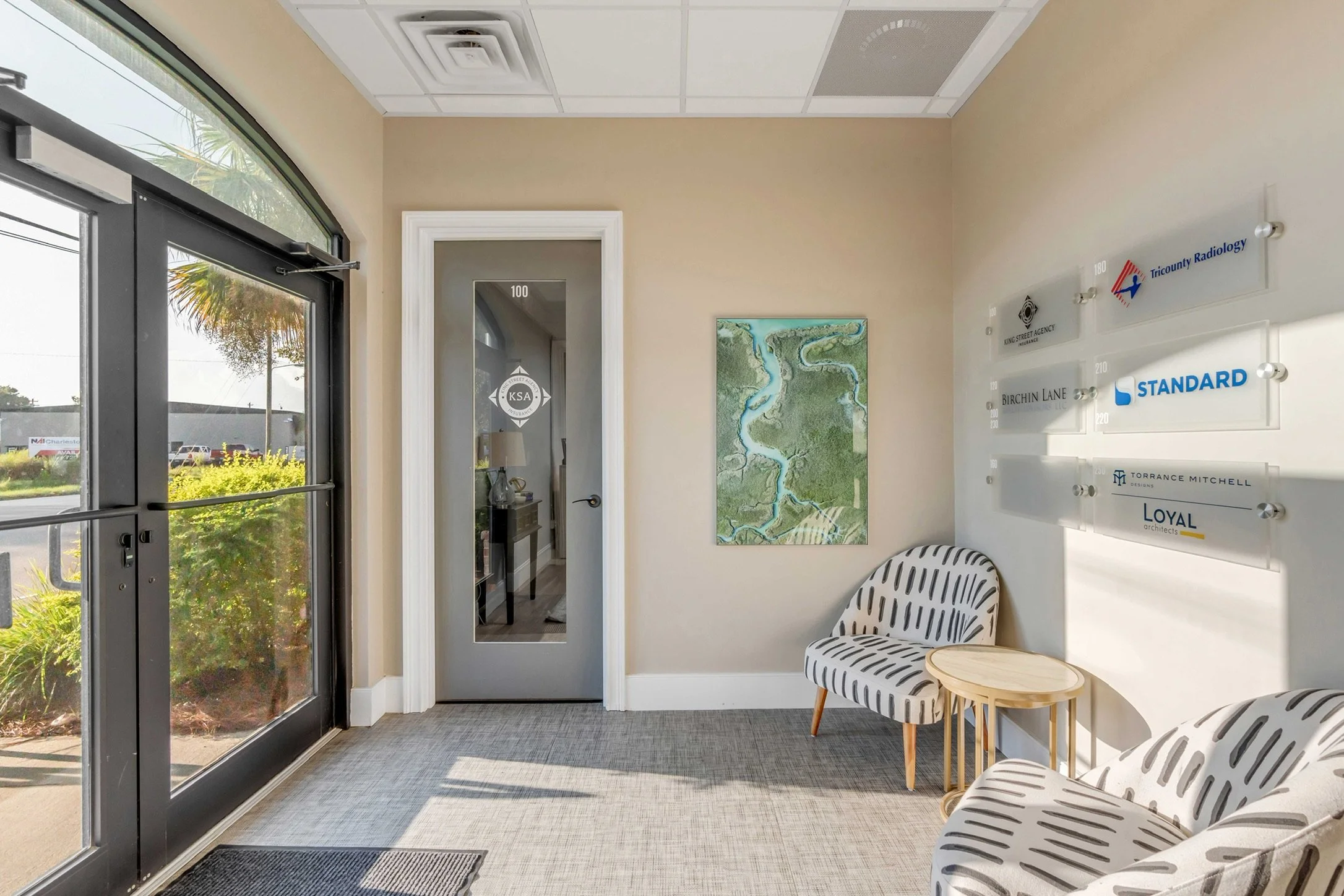 Bright and well appointed lobby with 24/7 access to tenants.