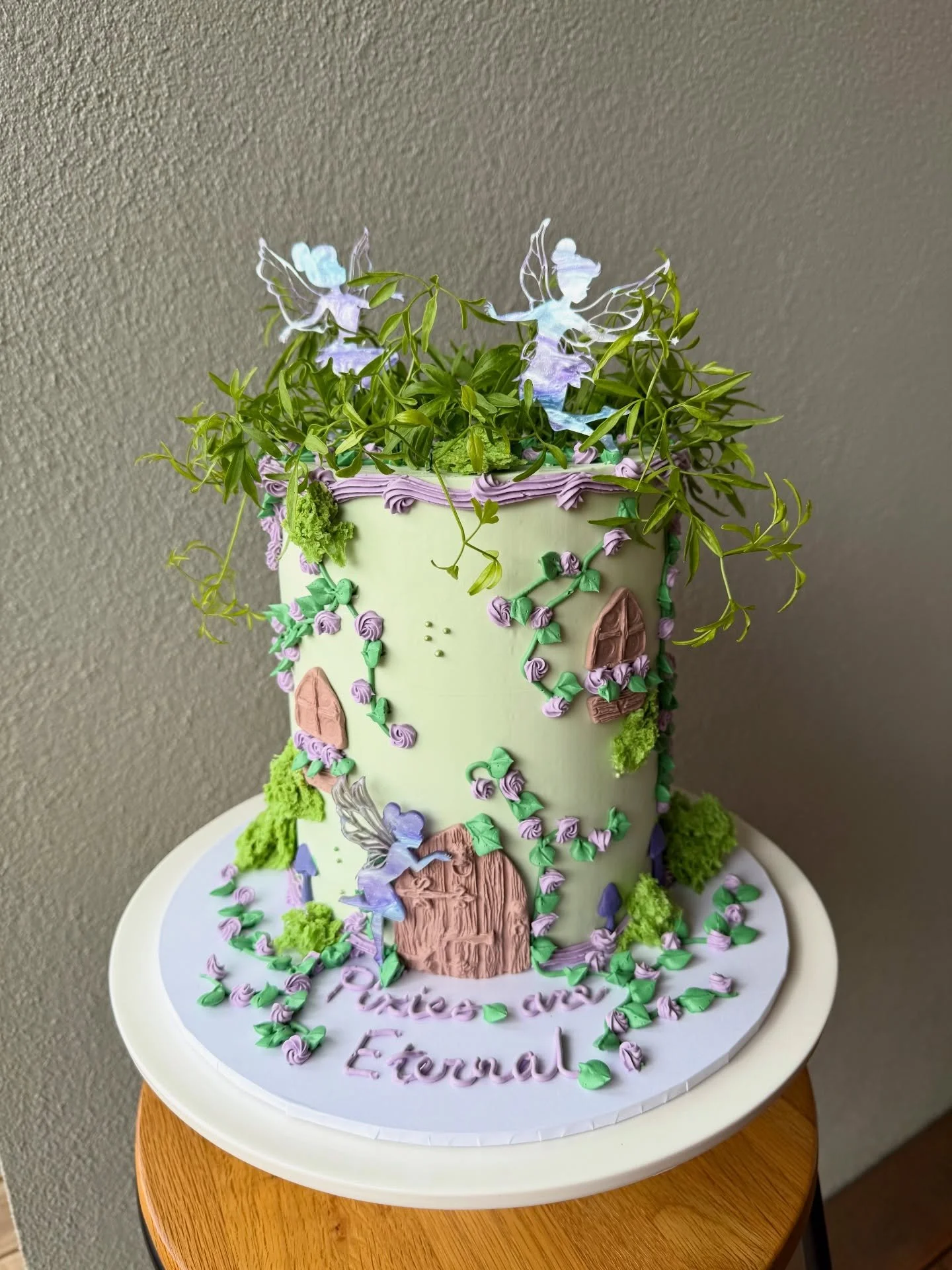 Pixies are eternal 🧚 

A super fun way to celebrate a 30th birthday, for a pixie with the most lovely girl gang 🪄

Epic little fairies by my fave @producedbygosh 

#glutenfree #glutenfreecake #fairycake #pixiecake #30thbirthdaycake #geelongglutenfr