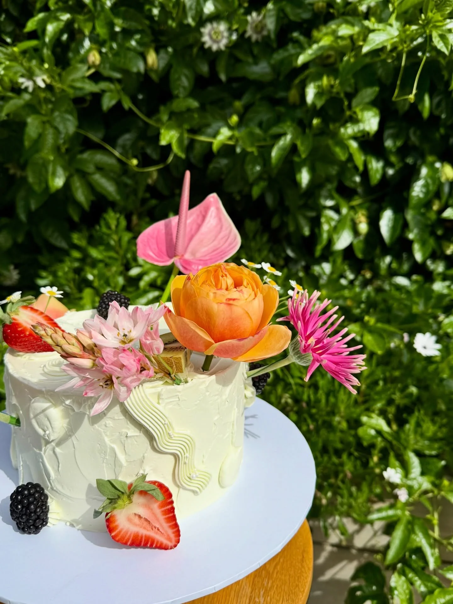 A cute little flower number for a 30th birthday. And some sweet cookies to match 🌼🌸

#glutenfree #30thbirthdaycake #royalicingcookies #daisycookies #geelongweddings #glutenfreecake #geelongglutenfree #glutenfreegeelong #geelongsmallbusiness #geelon