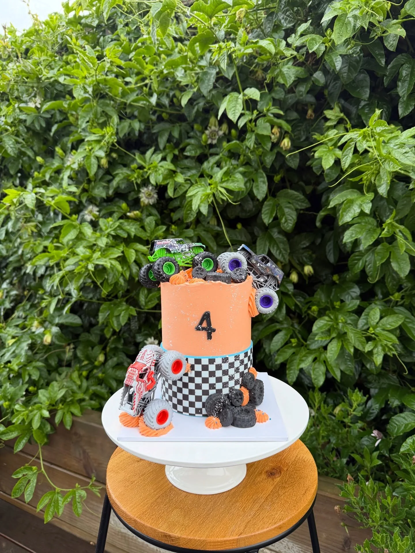 Monster trucks for the win. 🏁

#glutenfree #kidscakes #monstertruckcake 
#glutenfreecake #geelongglutenfree #glutenfreegeelong #geelongsmallbusiness #geelongweddings #OhEmGitsglutenfree