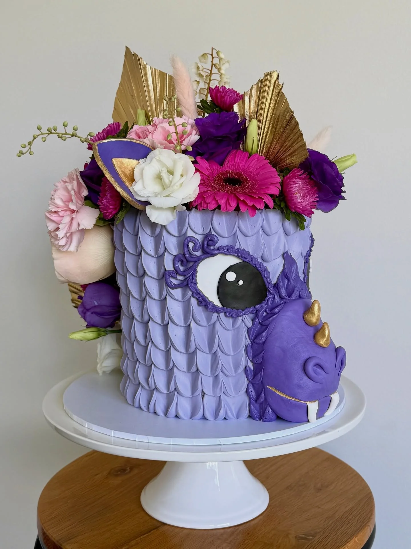 The prettiest dragon I ever did see! 🐉 😍

When your daughter asks for a &lsquo;pretty dragon flower cake&rsquo; for her 5th birthday, you do your best to deliver. She loved it, so I was stoked 🥰

#glutenfree #glutenfreeweddings #dragoncake #pretty
