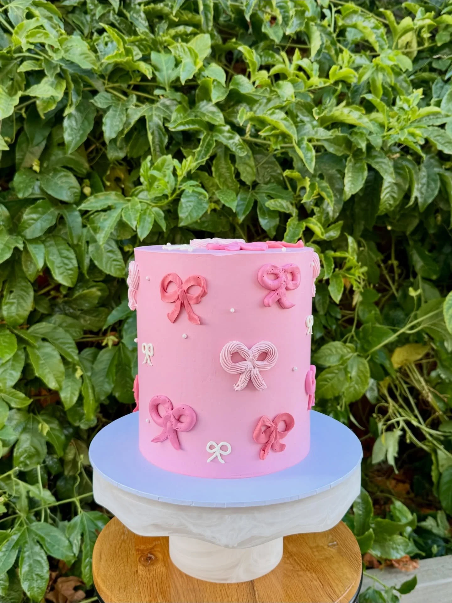 Cute bubbly bows 🩷

#glutenfree #glutenfreeweddings #glutenfreecake #geelongglutenfree #kidscakes bowcake glutenfreegeelong geelongsmallbusiness geelongweddings OhEmGitsglutenfree