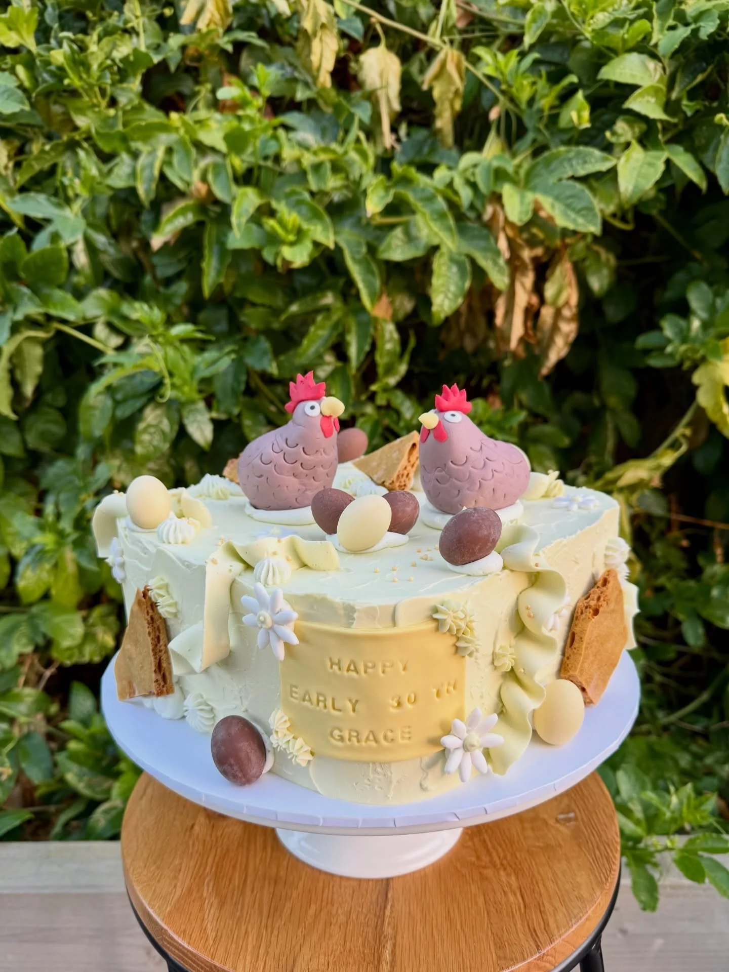 The silliest little chicken cake 🥰🐥

#glutenfreecake #geelongglutenfree #geelongsmallbusiness #chickencake #OhEmGitsglutenfree