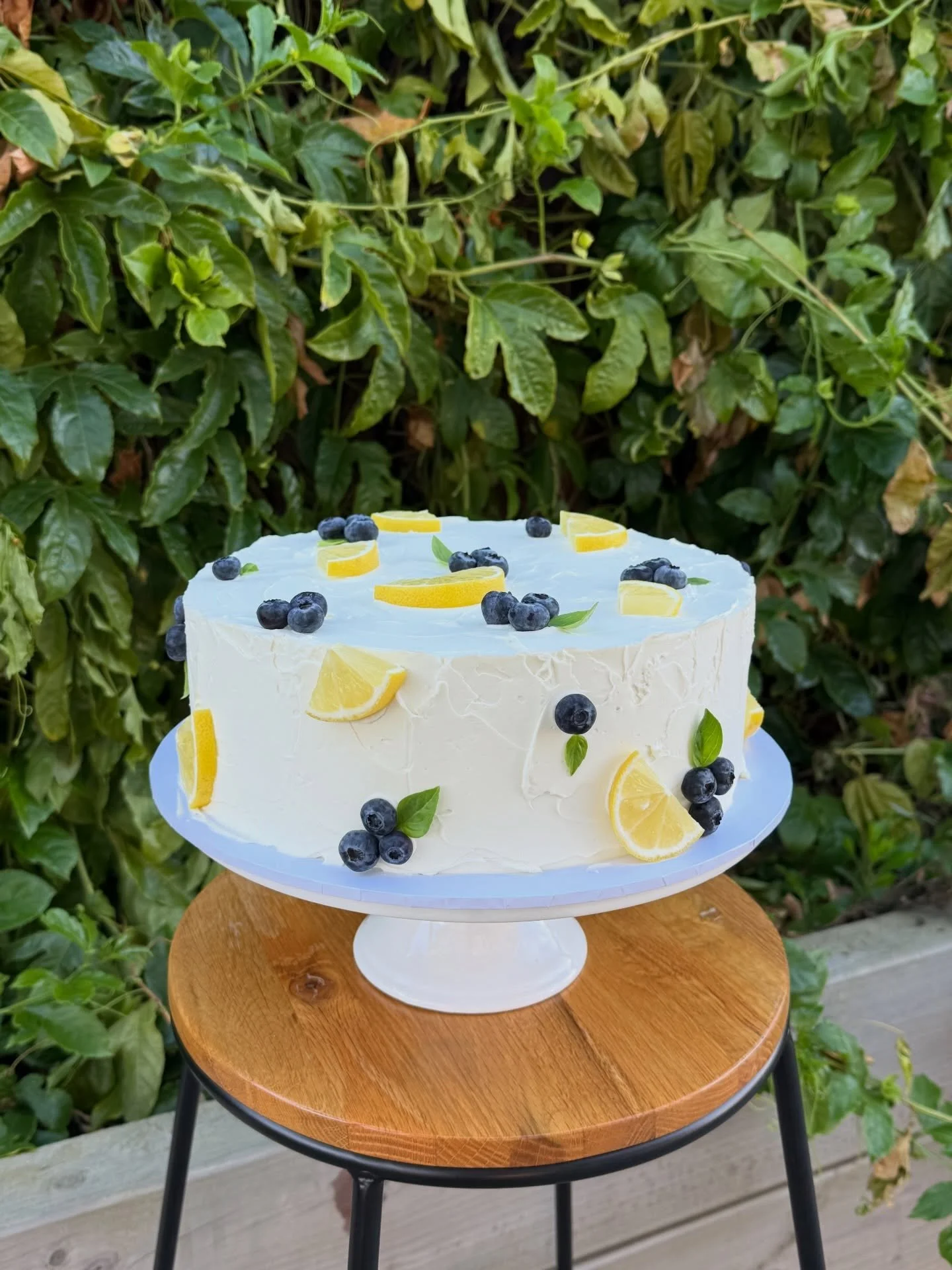 The sweetest baby shower cake, for some lovely neighbours. 🍋🫐 

#glutenfreecakes #babyshowercake #geelongglutenfree #geelongsmallbusiness #OhEmGitsglutenfree