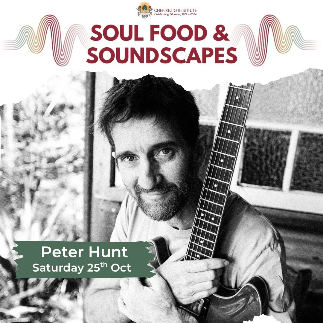 Gather, sing, and let your heart be heard. 💛 This Saturday, 25 October, Peter Hunt leads an evening of authentic voice exploration, mindful rhythm, and shared joy.
Dinner, music, and community under the stars, it’s all waiting for you at Che