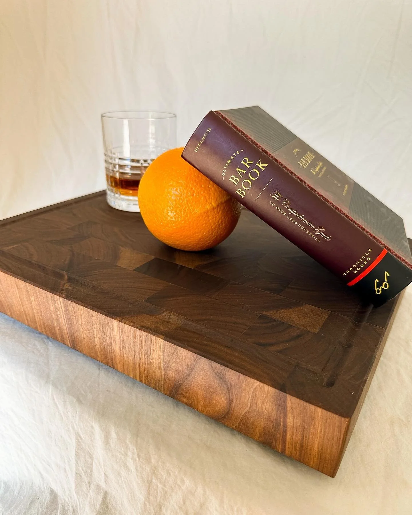 Beautiful custom walnut end piece cutting board soaked in mineral oil to bring its rich color to life. 
&bull;
&bull;
&bull;
#woodworking #walnut #cuttingboard #cooking #homedecor #home #woodworker #smallbusiness #custom