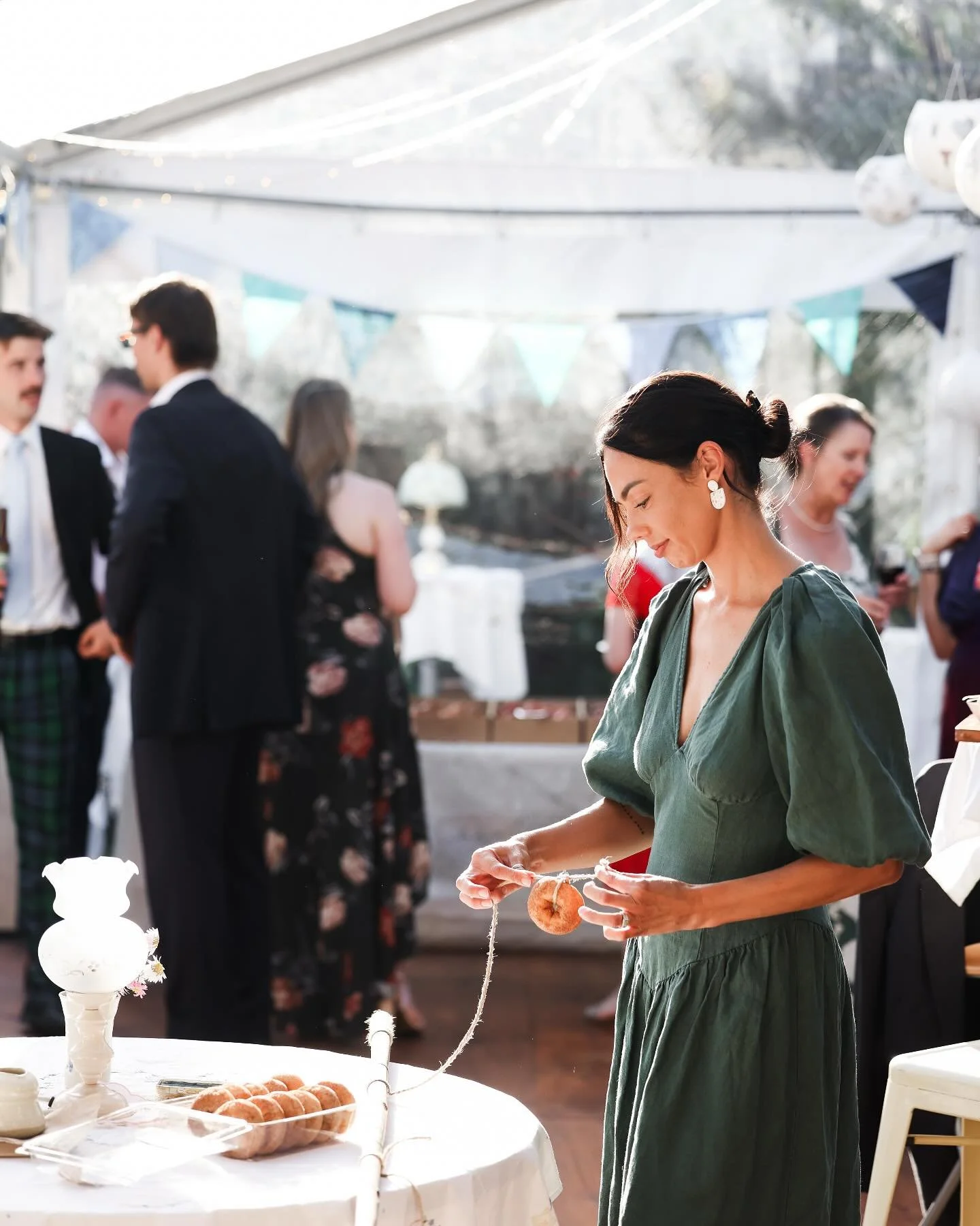 slowly adding new things to my 'weird stuff a celebrant does, people don't know a celebrant does' resume 💁🏽&zwj;♀️

tying donuts to a string so my couple can have a donut eat off contest instead of cake cutting - i'm fucking here for it!! 🍩

📸 @c