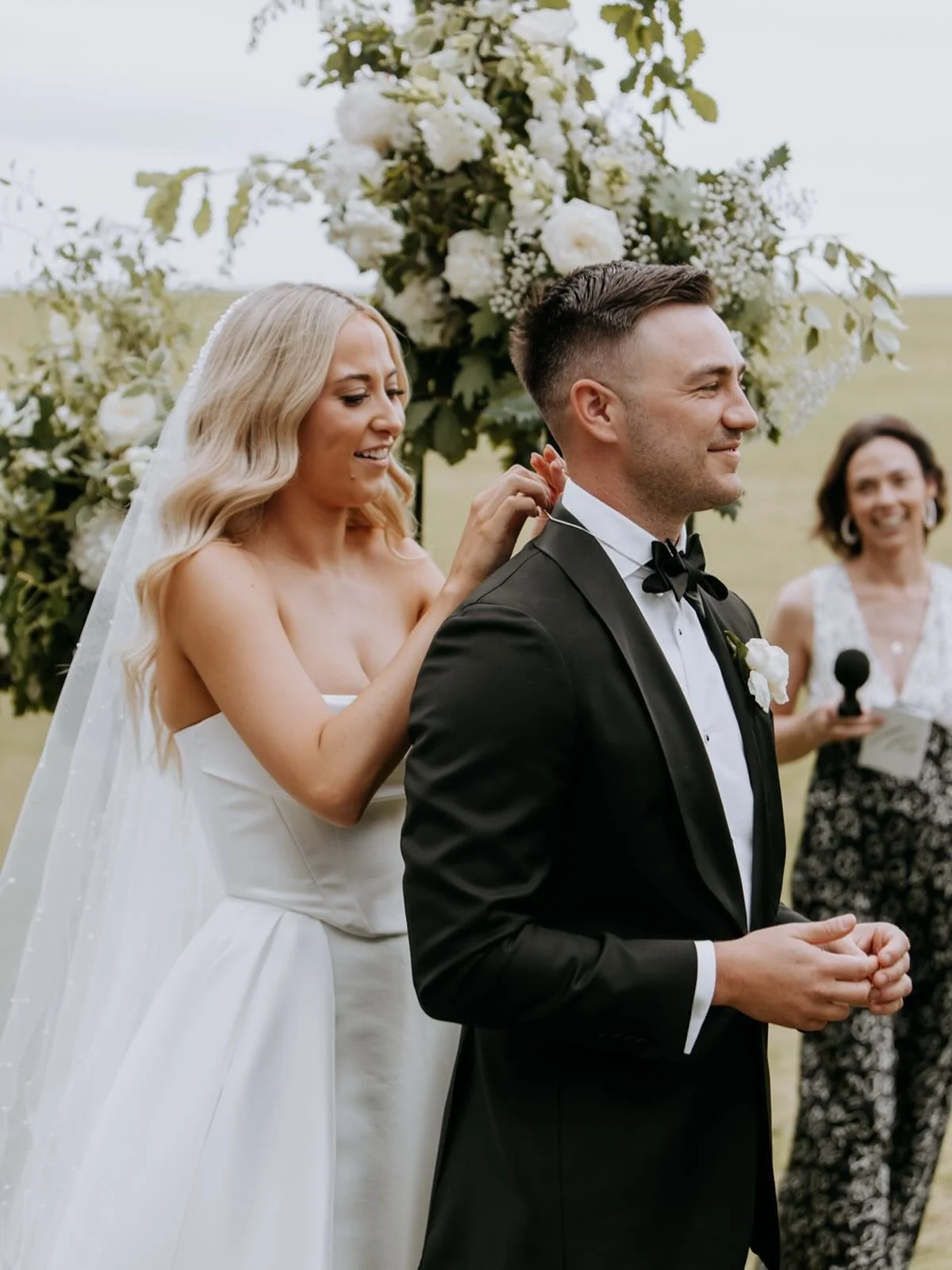 so you&rsquo;re not a ring guy? wo worries &mdash; turns out promises look just as good wrapped around your neck. 

📸 @chamorecreations 
📍 @hubert_estate

#melbournecelebrant
#weddingcelebrant
#melbournewedding
#weddingceremony
#inclusiveceremony 
