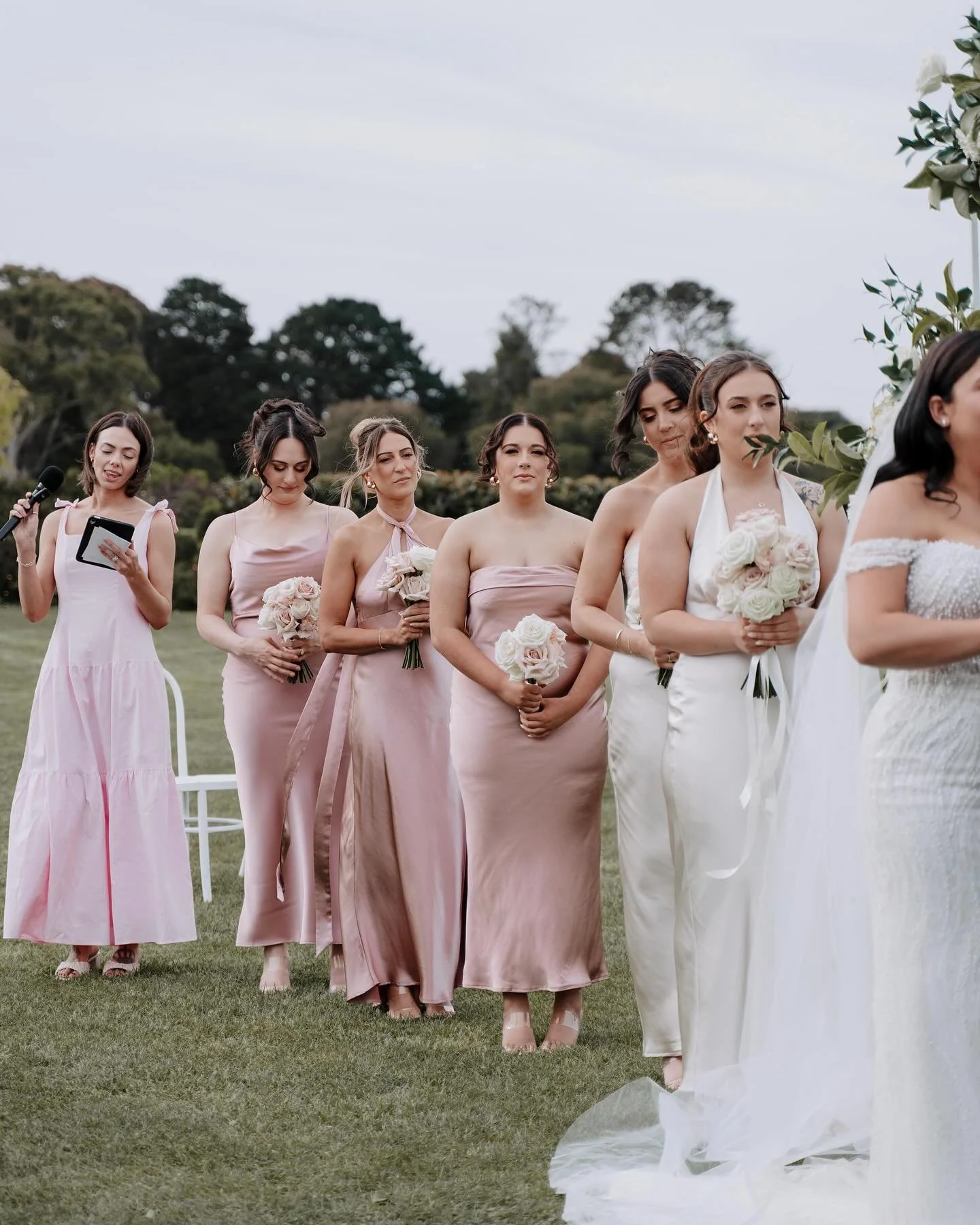 easy top 2 of the most frequent questions i get as a celebrant...
1. where do you stand? 
2. what do you wear?

well, my fabulous friend... i take my spot on the sidelines, giving your love story the spotlight it deserves!
and when it comes to style,