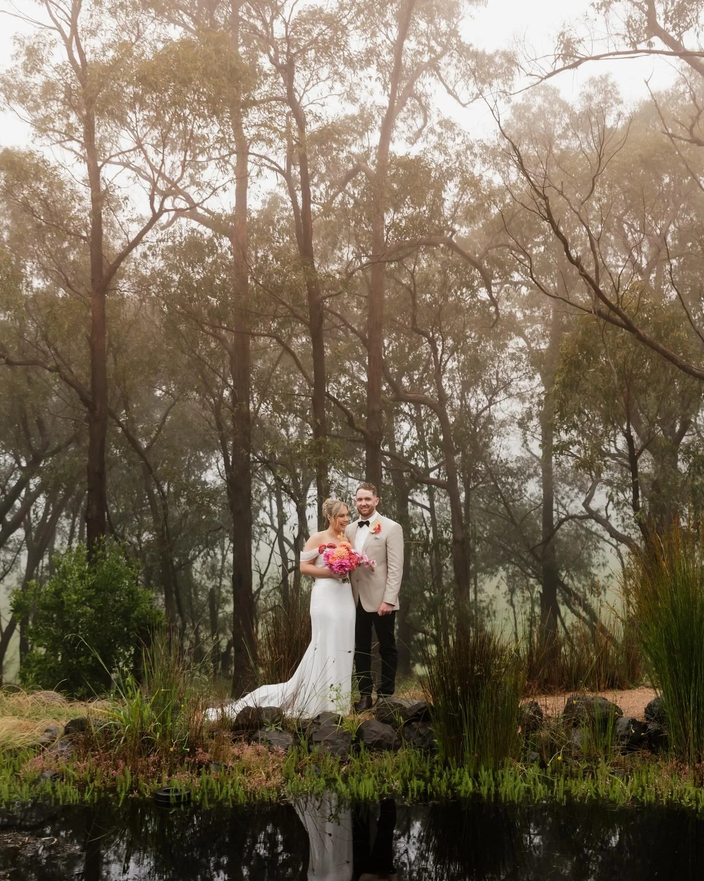 when mother nature understands the assignment ✨

on aimee and toby's day, there wasn't a single break from rain or fog, but @ash_ahhphotography made the most of it and good lordy, this is giving! 🤌🏼

📍 @carrajungestate 

#melbournecelebrant
#weddi