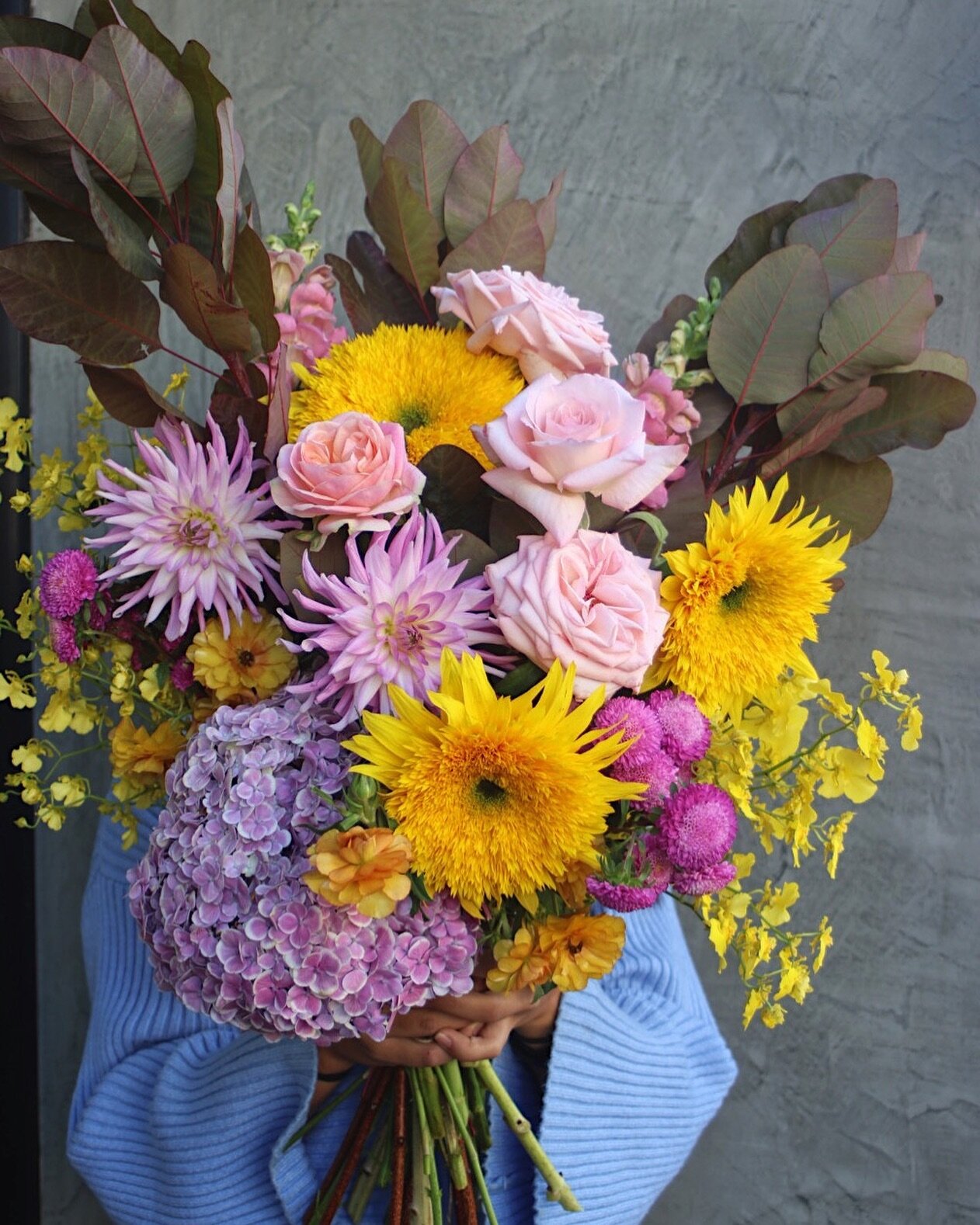 The happiest of flower arrangements✨ 

filled with goodness ! can we just take a moment for the teddy beer sunflowers 🌻 ✨

#floristbrighton #luxeflowers #floristmelbourne #sunflowers