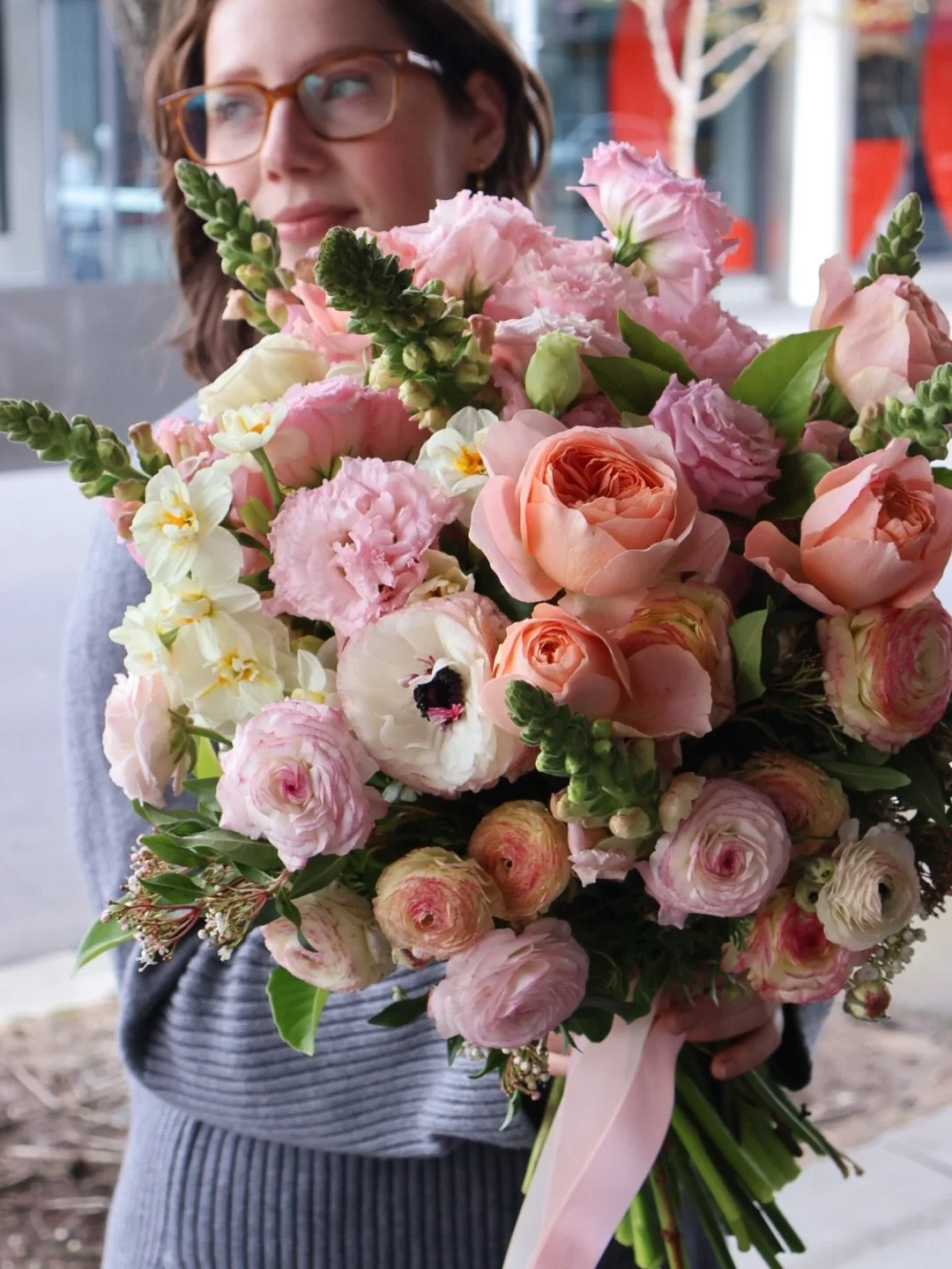 Big fluffy clouds 🌸🌸🌸🌸 a classic look but with a touch of Pash 🌸 

#springflower #gardenstyle #flowershops