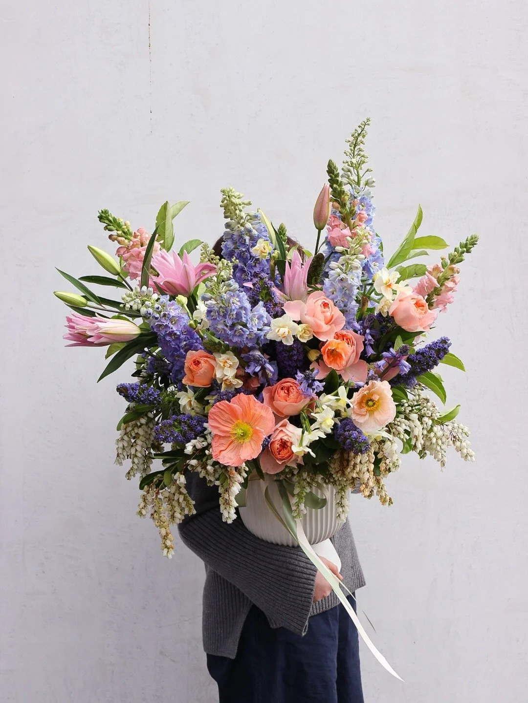 Spring has well and truly arrived at Pash 🌷🌿

A little garden moment made with the best of the season. Full of colour, movement and all those beautiful spring flowers we wait all year for.

This is our favourite kind of floristry. A little wild, a 