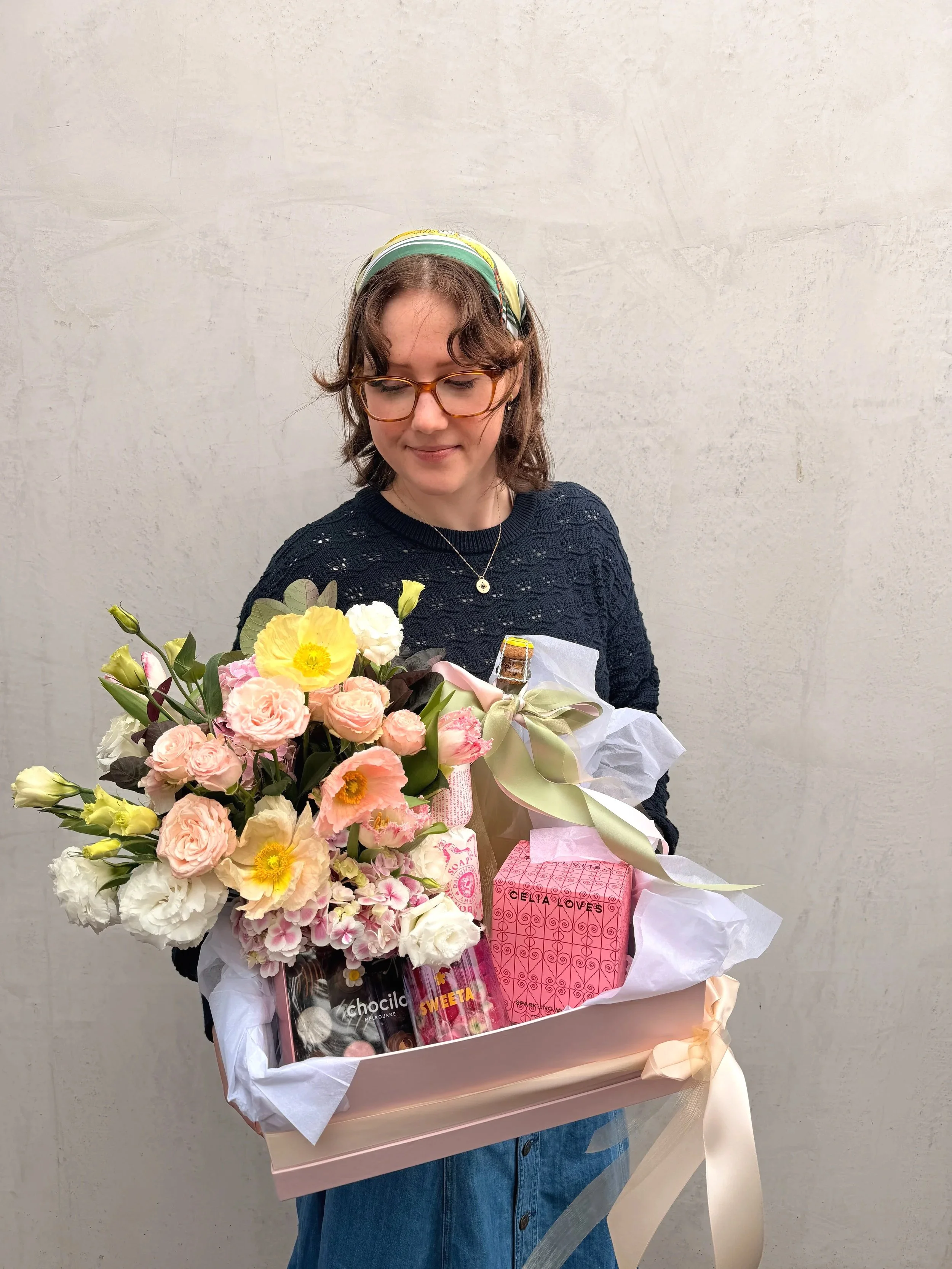 Mothers-day-gift-hamper-close-up
