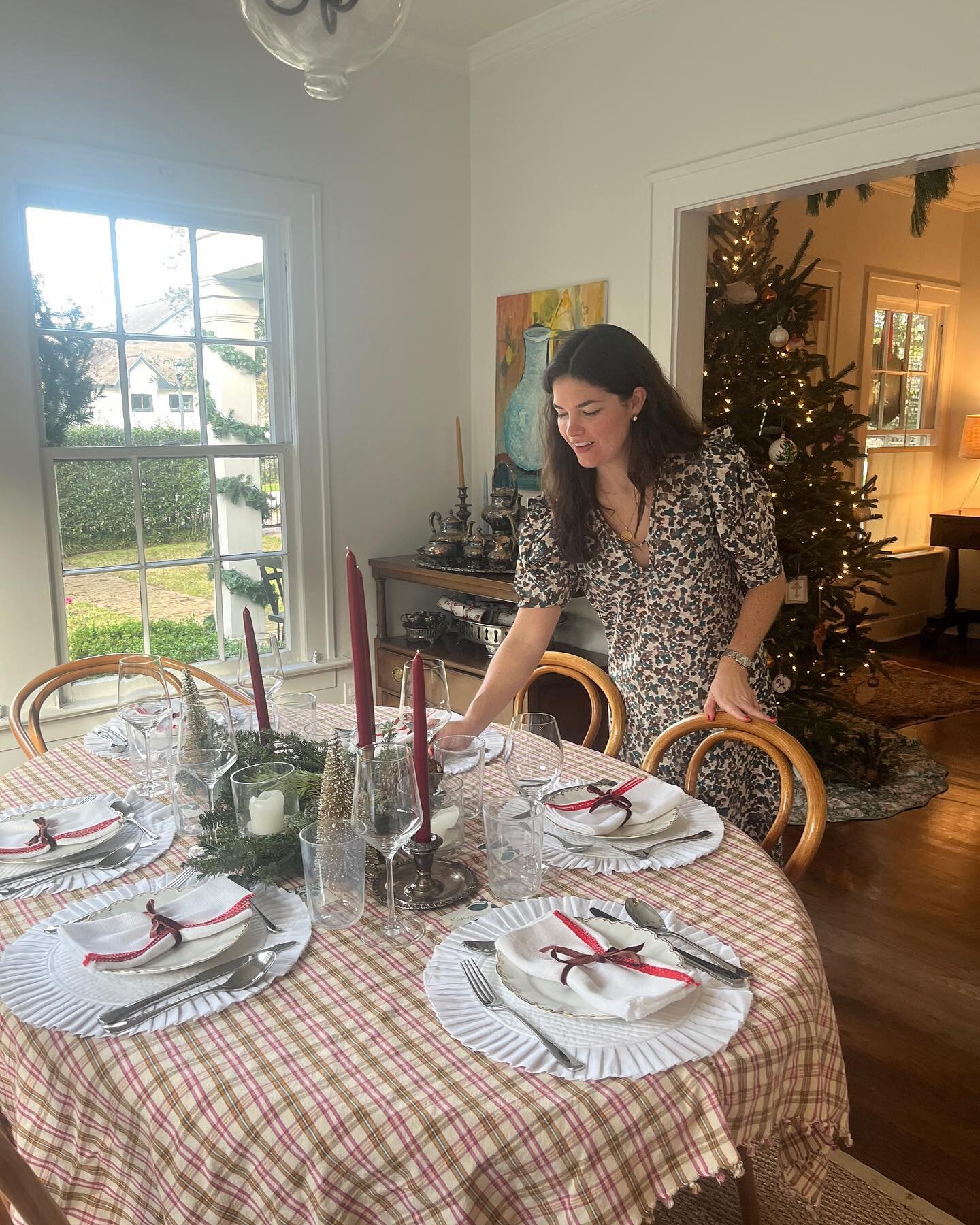 I love setting the table for the holidays - even if it means we have to push it all aside every time we eat dinner 😉 we&rsquo;re hosting Christmas Eve for the first time this year, and I set the table with @kd_weave&rsquo;s placemats and napkins, my