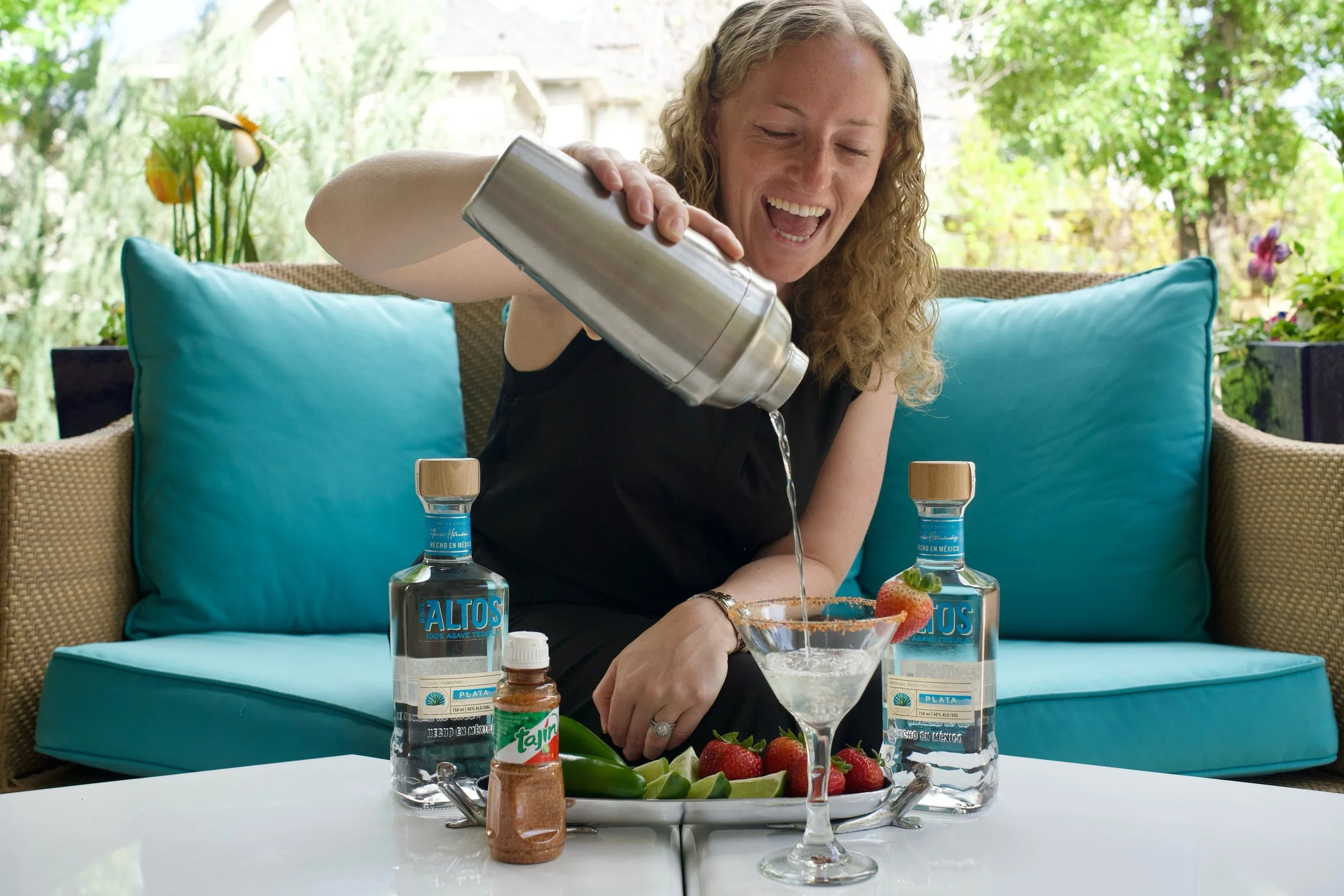 It&rsquo;s officially Margarita Season and one of my favorite ways to enjoy an @altostequila marg in the summer is backyard hosting with friends. #altospartner 

There&rsquo;s just something about making a round of spicy margaritas, throwing snacks o