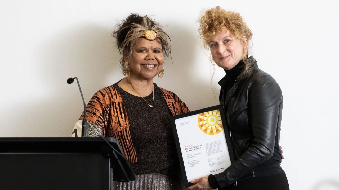  Janty Blair with Angela Connor from the Museum of Australian Photography, winner of Medium Project of the Year (Gallery).  Photo:  Peter Casamento. 