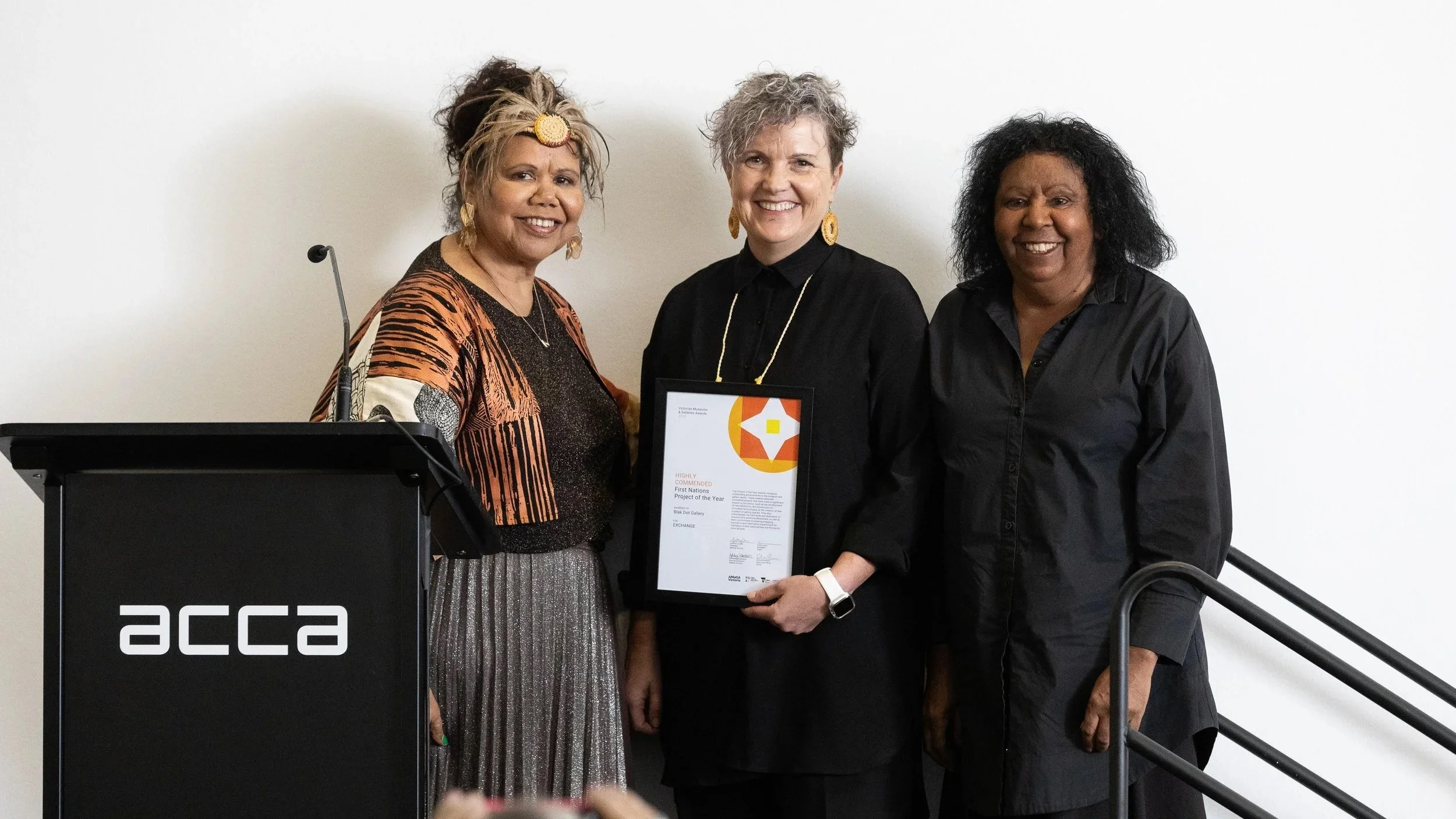 L-R) Kimba Thompson, Maree Clarke (artist) and from Blak Dot Gallery, highly commended First Nations Project of the Year.  Photo:  Peter Casamento. 
