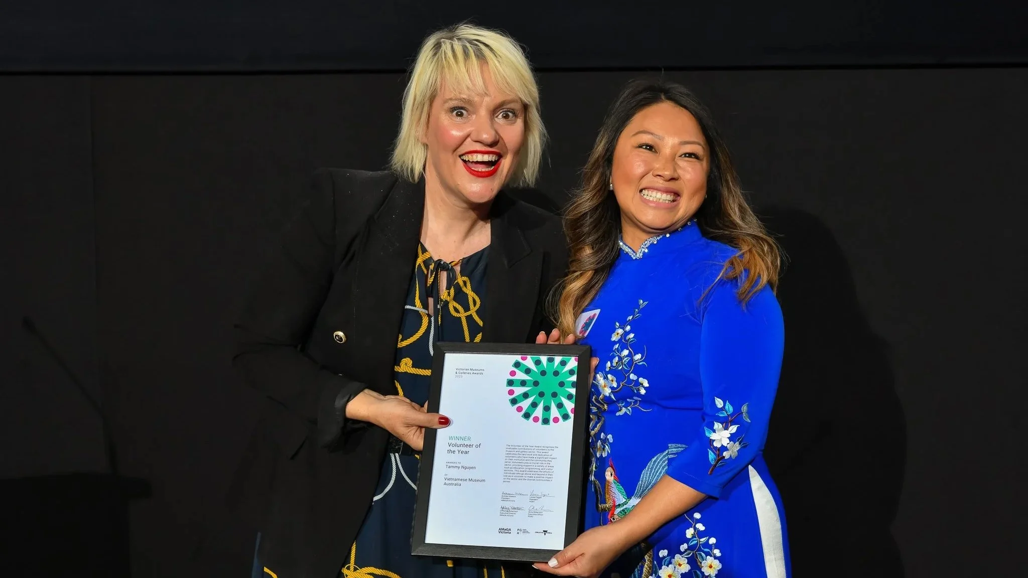  Volunteer of the Year Award winner, Tammy Nguyen (Vietnamese Museum Australia), with Jacinta Parsons.&nbsp; Credit:  Simon Fox Photography 