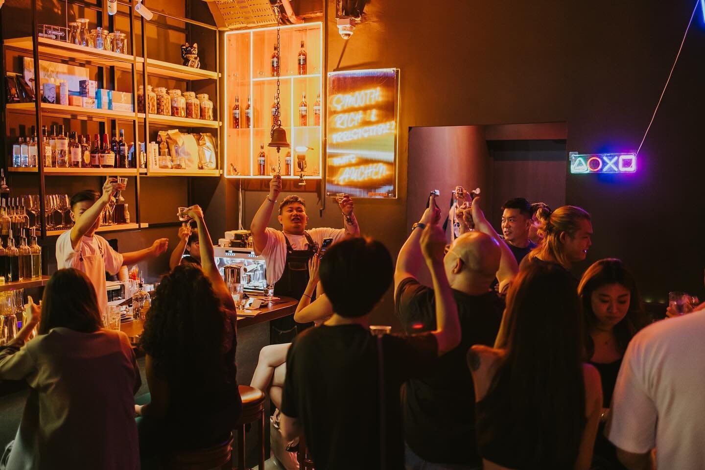come cheers to everything and anything with us at White Shades! 
Our new level 1 concept - Highball starting at 4pm daily @ only $10. 
-