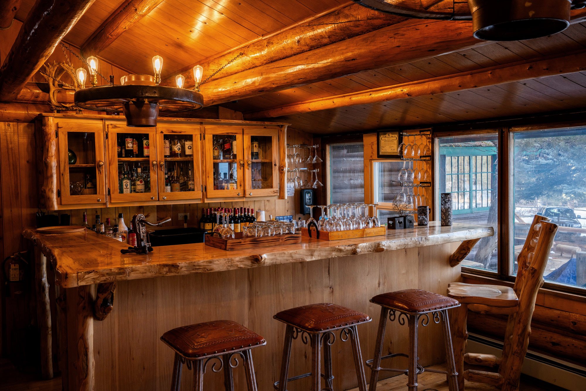 The UXU RANCH Bad Bear Bar Saloon & Grill. 2.jpeg