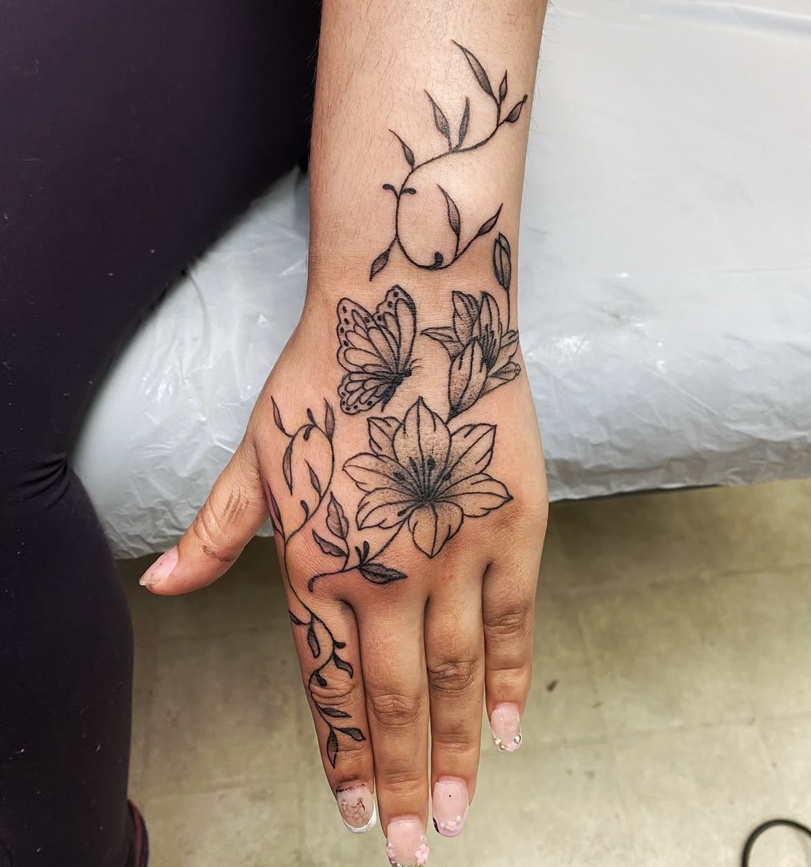 Tattoo artistry
Black and gray neotraditional
Art nouveau styles
American traditional
Fine line tattoos
Dotwork designs
Nature-inspired tattoos
Animal-themed tattoos
Mythological creatures
Portrait tattoos
Custom tattoo creations
Transformative self-