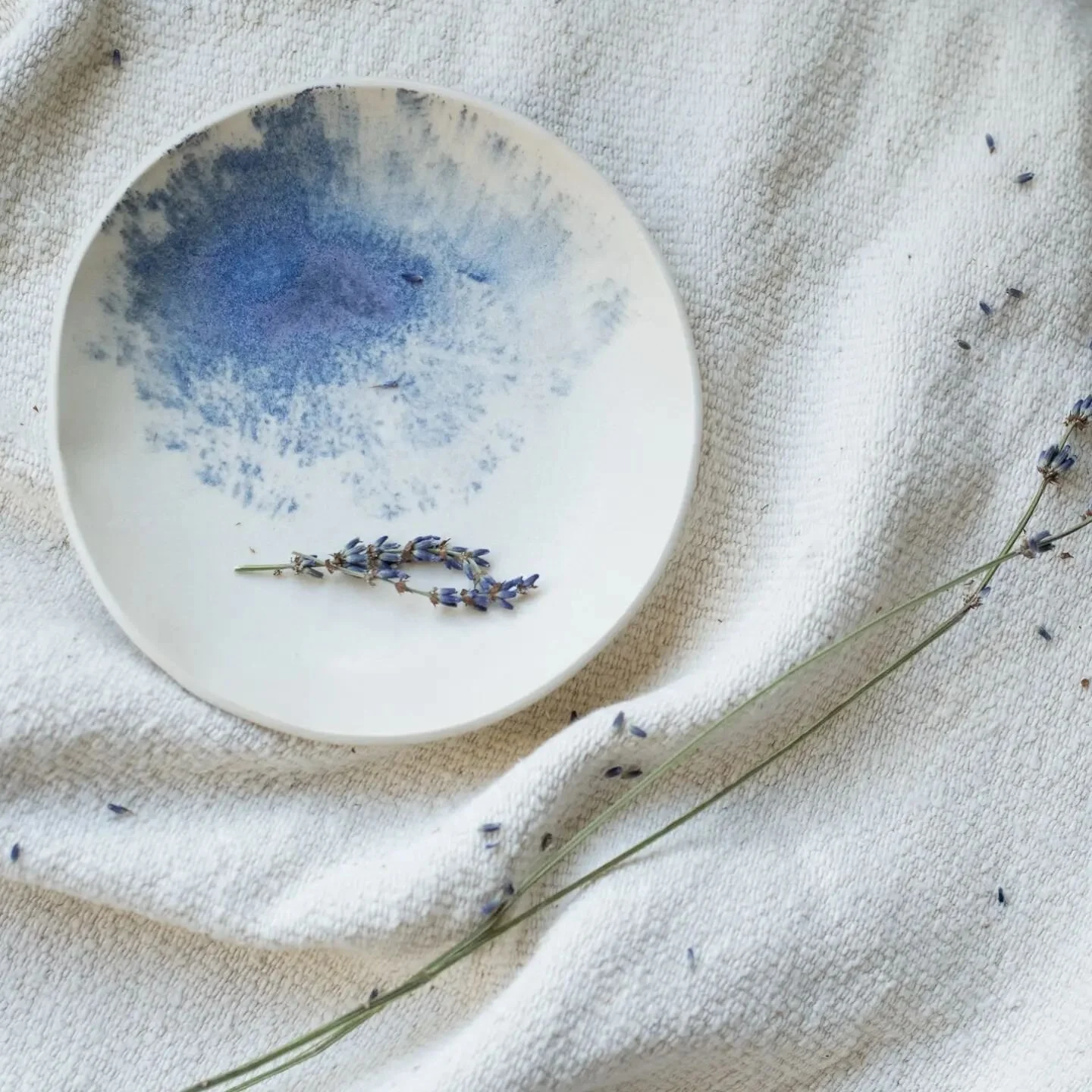 It's raining again in San Francisco and I'm feeling nostalgic about this old series with sponged underglazes looking all misty (and mysterious) under clear matte. 

📷: @vereteanna
.
.
.
#handbuiltpottery #handmadeceramicart #handmadepotterybowl #cer