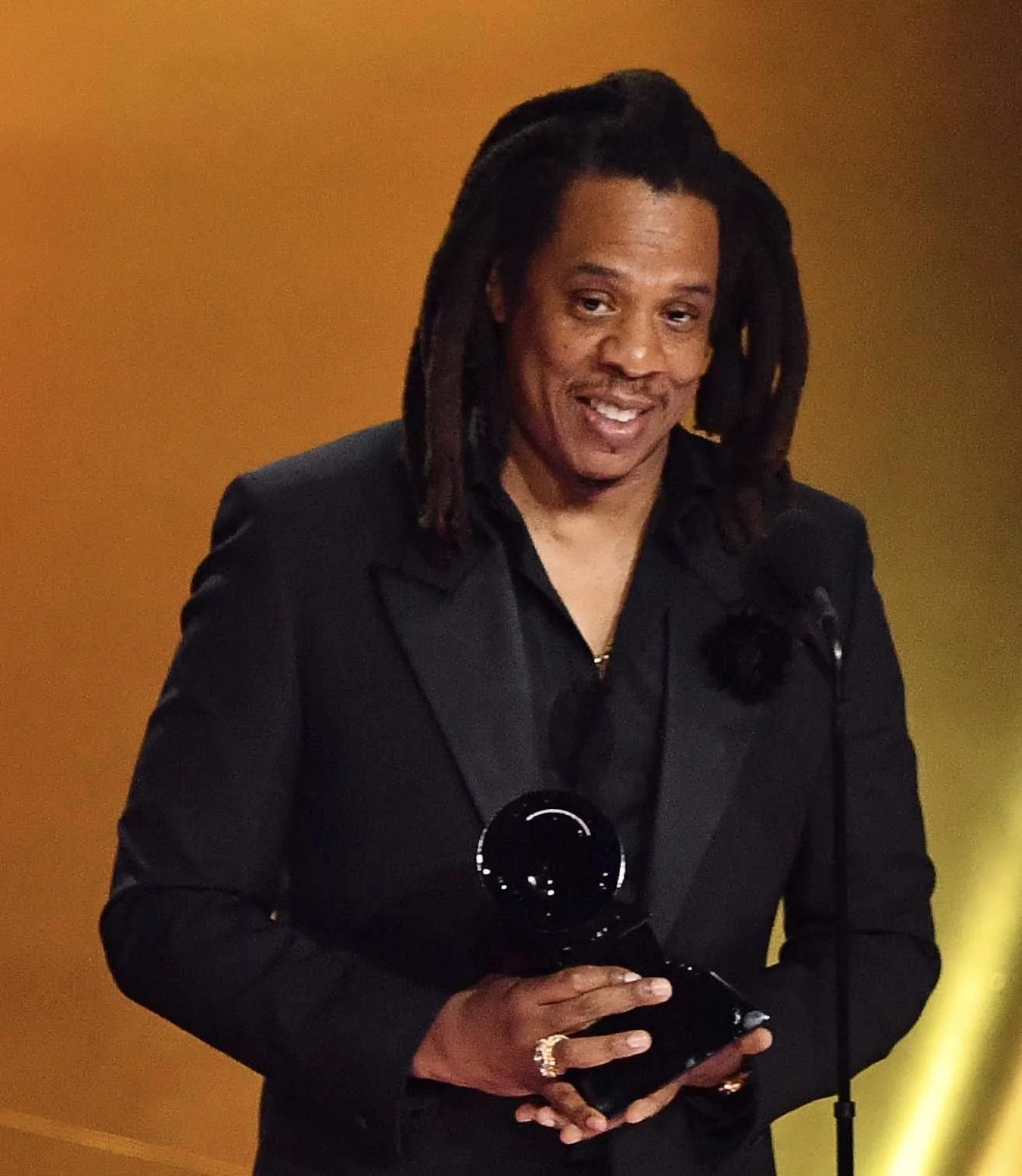 Unveiling Grammy Injustice: Jay-Z Calls Out Bias as Beyonce Misses Album of the Year