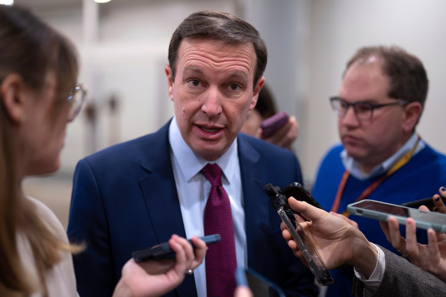 Sen. Chris Murphy Introduces Bill to Raise Federal Minimum Wage to $25 an Hour
