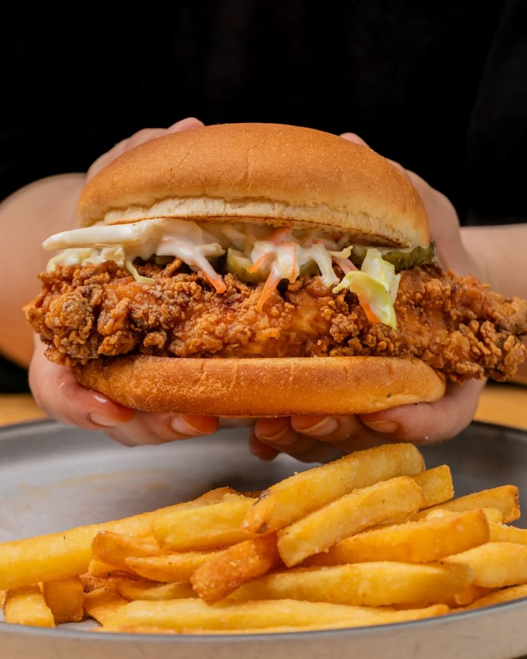Crunch on the outside, juicy in the middle, sweet hot honey all over. 🌶️ 🍯 

If you like your lunches loud, our new Fried Chicken Burger speaks your language: fried chicken, jalape&ntilde;o mayo and chips on the side. 

Say less, eat more. 🤤