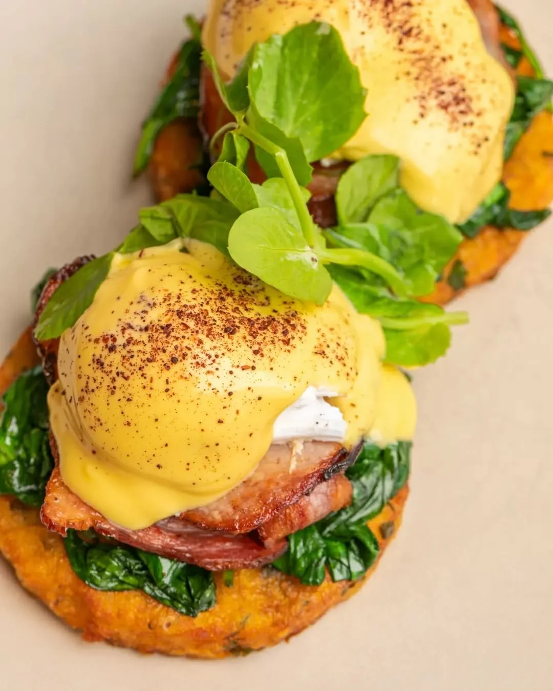 A brunch classic, the Friction way.

Poached eggs, bacon, spinach and silky hollandaise, layered onto crispy potato rosti for the perfect mix of crunchy, creamy and comforting. 

Best enjoyed with a hot coffee, and nowhere urgent to be.