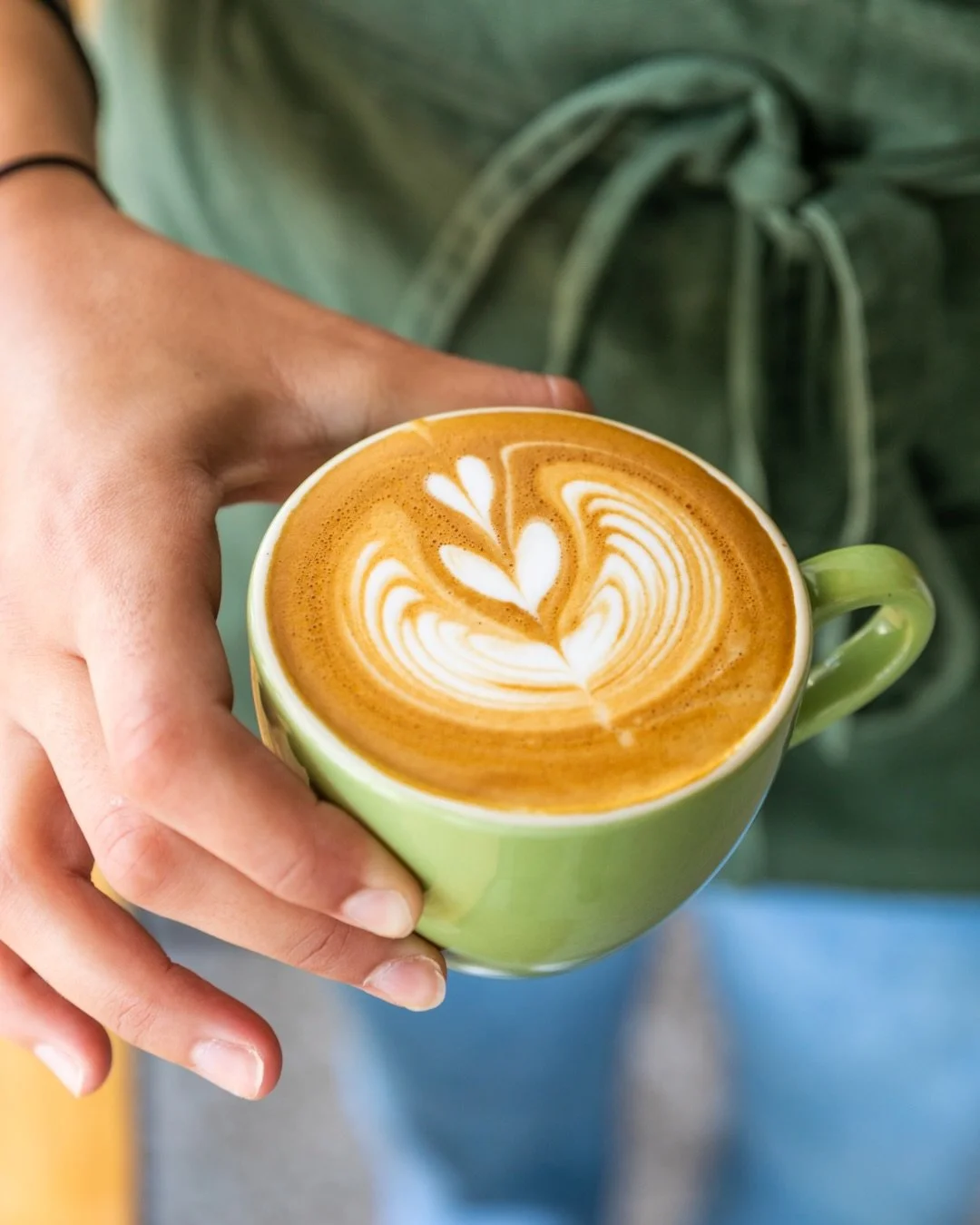 Fresh coffee, familiar ritual: a smooth flat white brewed with @st_ali and poured just right is the best way to get over the midweek hump ☕️

See you at 7:00am 🙃