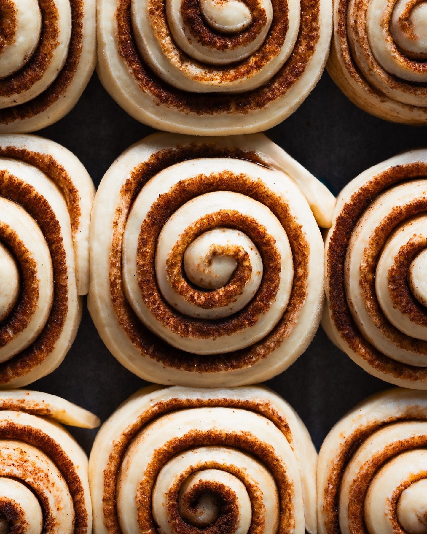 Hello, autumn! 🍂✨

Zimtduft liegt in der Luft &ndash; die Zimtschnecken-Saison ist er&ouml;ffnet. Noch warm, fluffig und mit viel Zimtf&uuml;llung sind Cinnamon Rolls das perfekte Comfort Food f&uuml;r die k&uuml;hleren Tage! 🍂

Das Sch&ouml;nste a