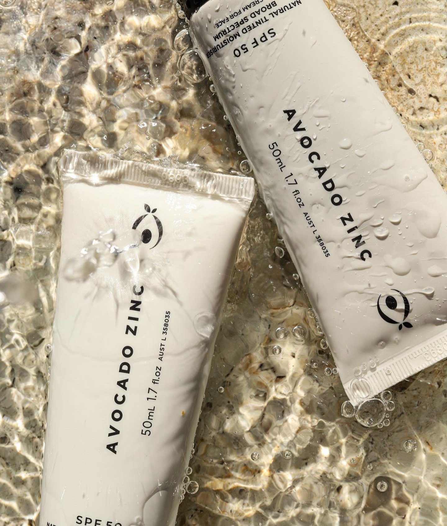 @avocadozinc SPF50 Natural Tinted Moisturiser - 100% natural vegan tinted moisturiser that provides excellent coverage, evens out skin tone, hides blemishes and blends incredibly well across all skin colours. 

Comes in 3 shades:
🥑 Light ~ extra fai