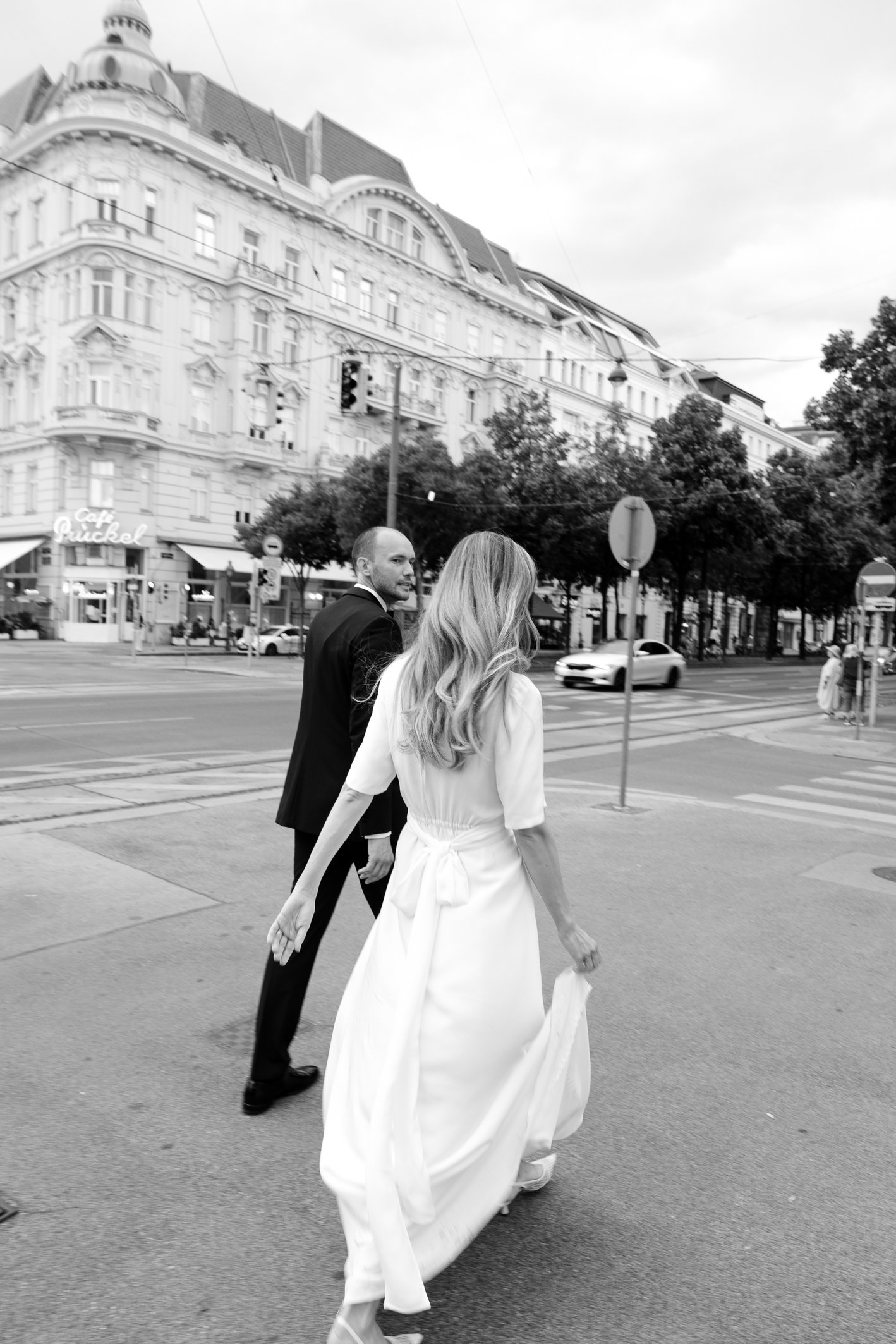 modern-city-wedding-vienna-melanienedelko-2.jpg