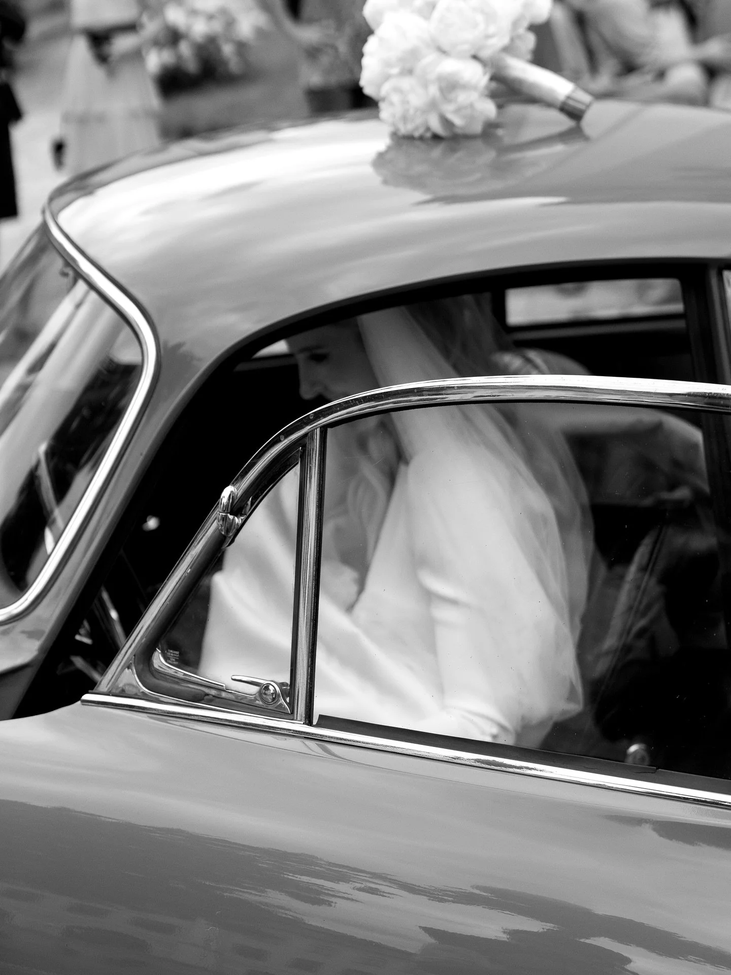 Power couple, red Porsche edition. 

Caro &amp; Siegi tied the knot in style, celebrating their beautiful wedding in Bad Ischl at @stallungenderkaiservilla 

#weddinginaustria #badischlwedding #austrianwedding #weddingvenueaustria #porschewedding #lu