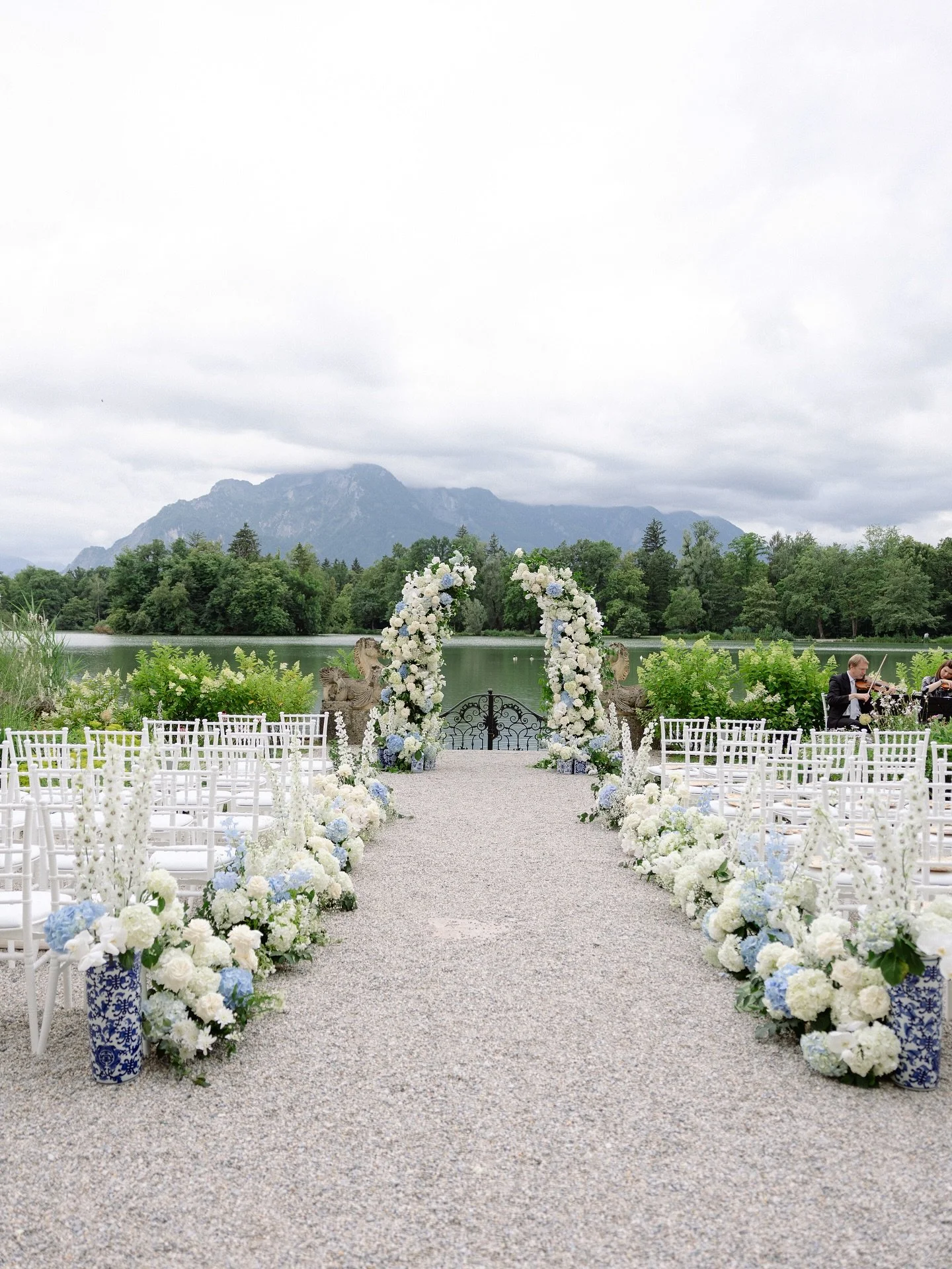 So excited for this coming Sunday &ndash; I&rsquo;ll be back at one of my favorite wedding venues in Austria, the stunning @schlossleopoldskron , to capture another beautiful celebration. 🕊✨

The photos you see here are from a wedding I had the joy 