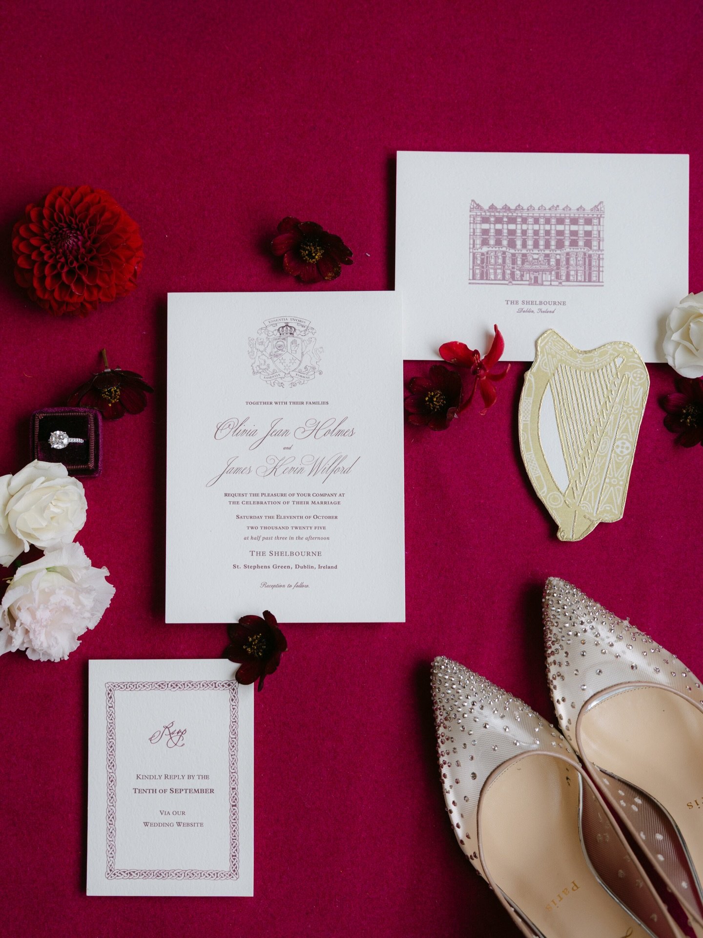 I&rsquo;m in the middle of editing this Irish wedding, and every frame pulls me straight back into the atmosphere of that day.
The stationery in the photo was designed by the bride, a detail I absolutely loved.

Can&rsquo;t wait to show you more!

We