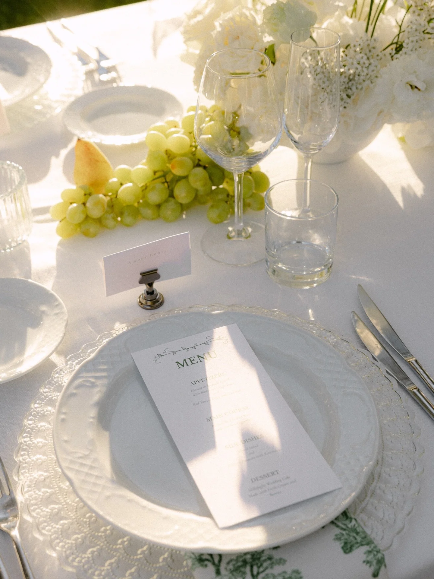 Al fresco dinner at Terre di Nano. Long tables, warm evening light and a wedding dinner under the Tuscan night sky.

Location @agriturismo_terre_di_nano 
Florals &amp; Decor @toscoanaflowers 

#terredinano #alfrescowedding #tuscanywedding #destinatio