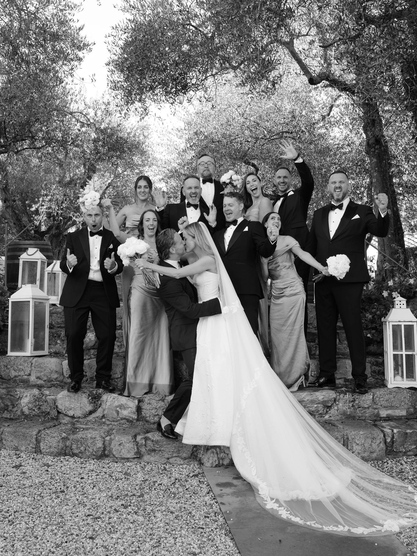 The kind of energy you want surrounding you on your wedding day in Tuscany .

#weddingintuscany #destinationweddingitaly #melanienedelko #terredinano