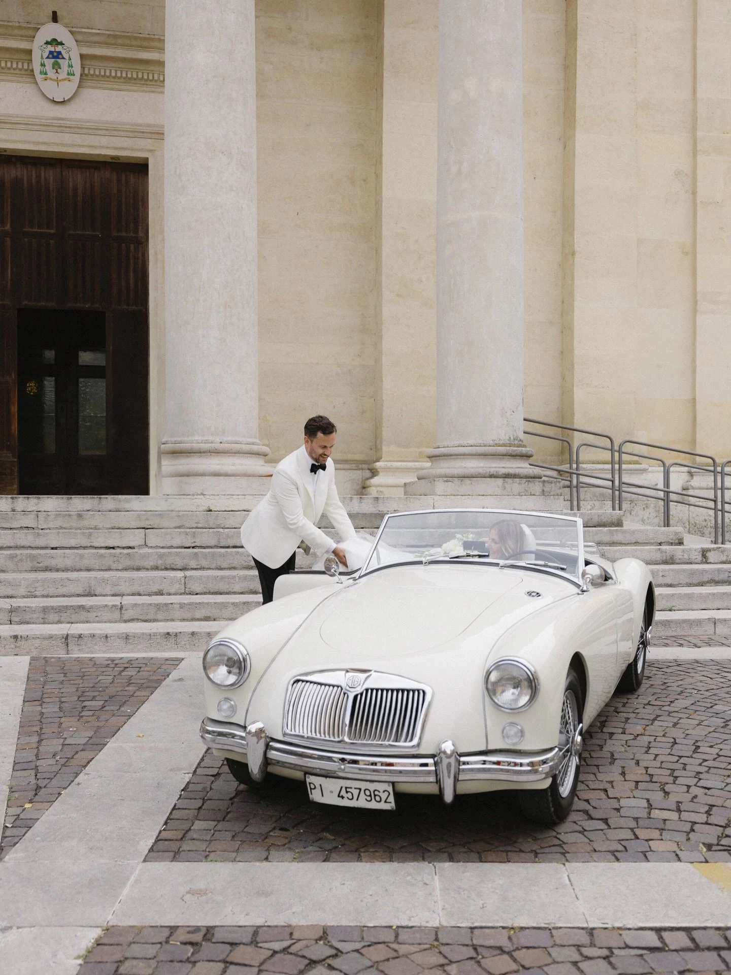 E&amp;M on their way to @mosconibertani . 

#veronawedding #mosconibertani #destinationweddingitaly #melanienedelko