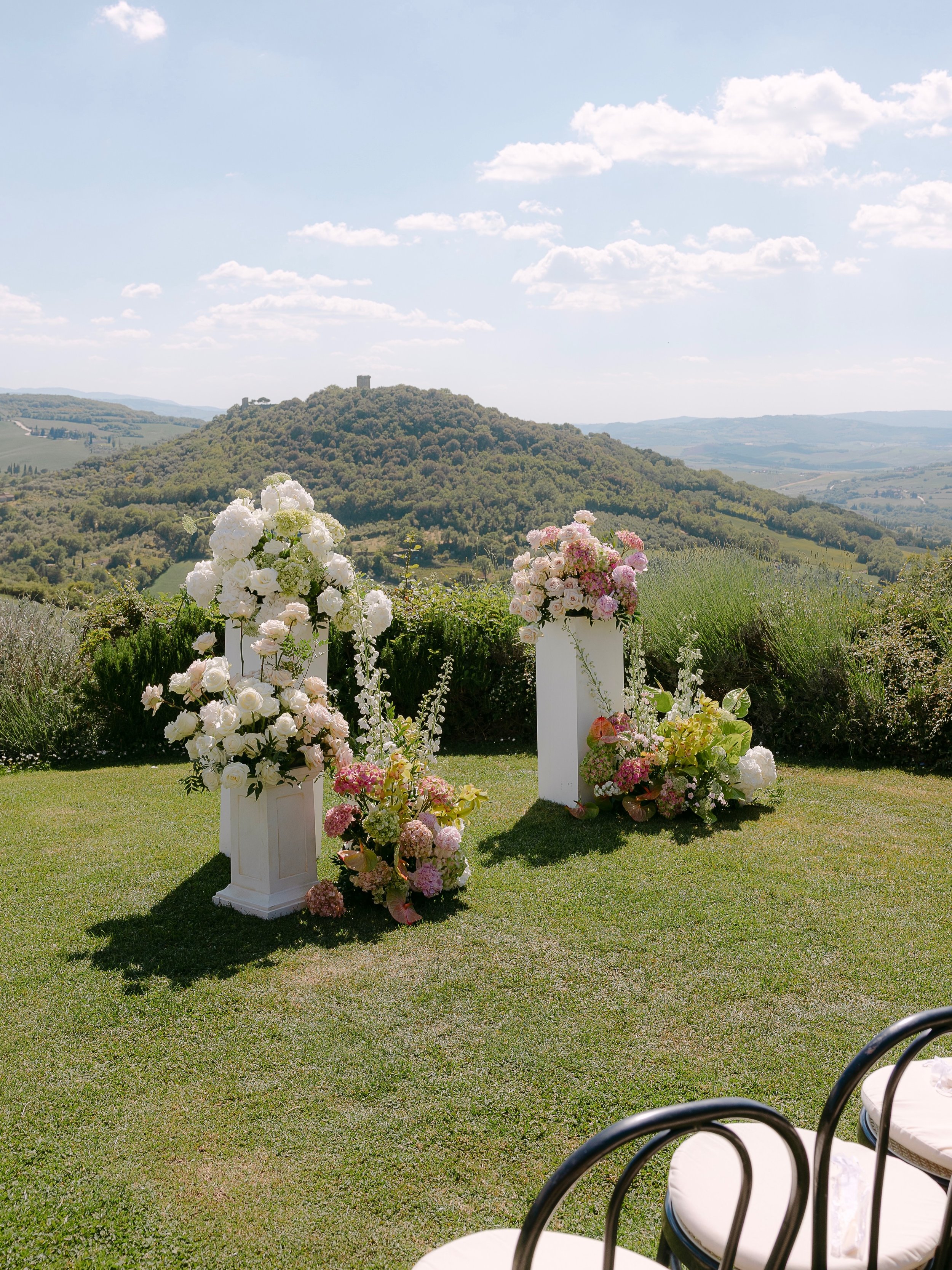 Emily &amp; Hilton celebrated their Italian wedding surrounded by their closest family and friends, and honestly, I couldn&rsquo;t have imagined a more beautiful start to this season. From candlelit dinners to warm summer air, every part of this week