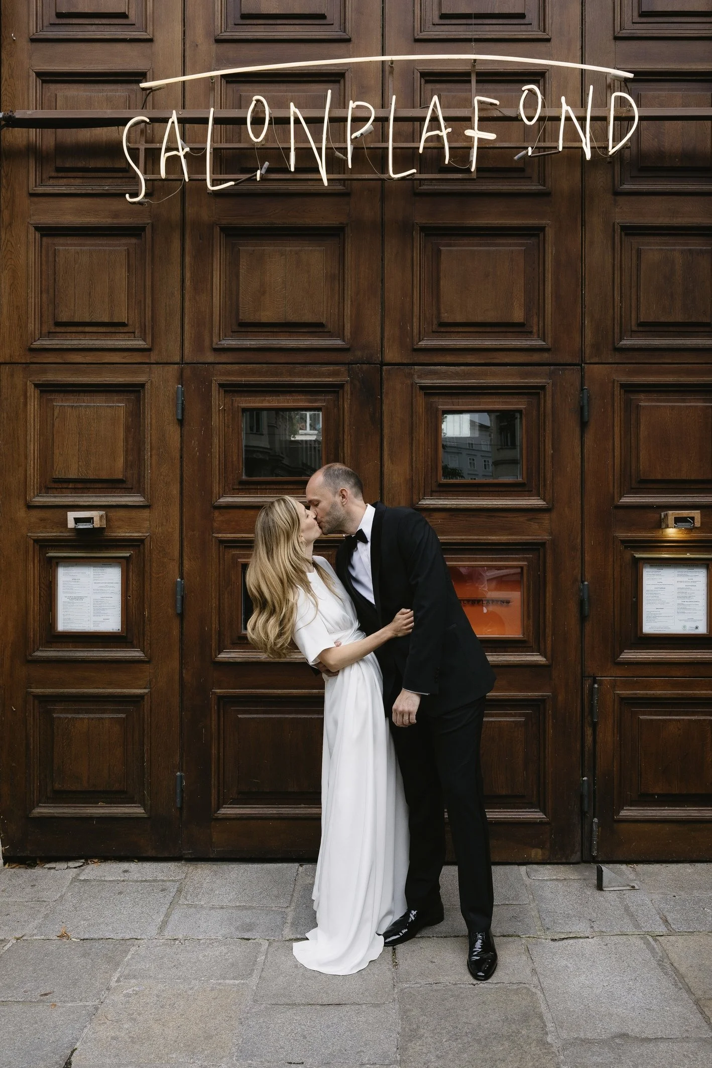 modern-city-wedding-vienna-1.jpg