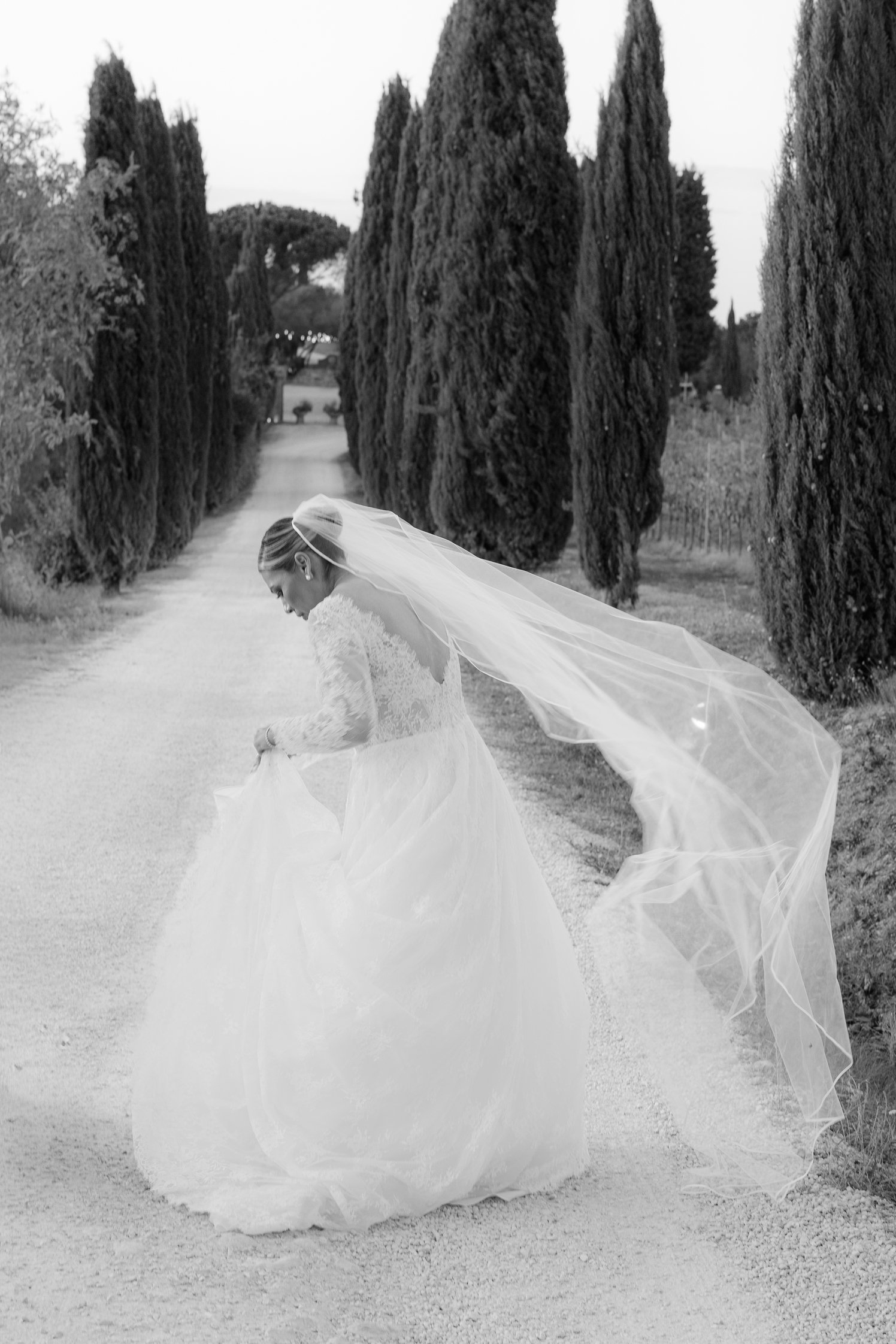 Two brides preparing a millefoglie cake during their Tuscany wedding.