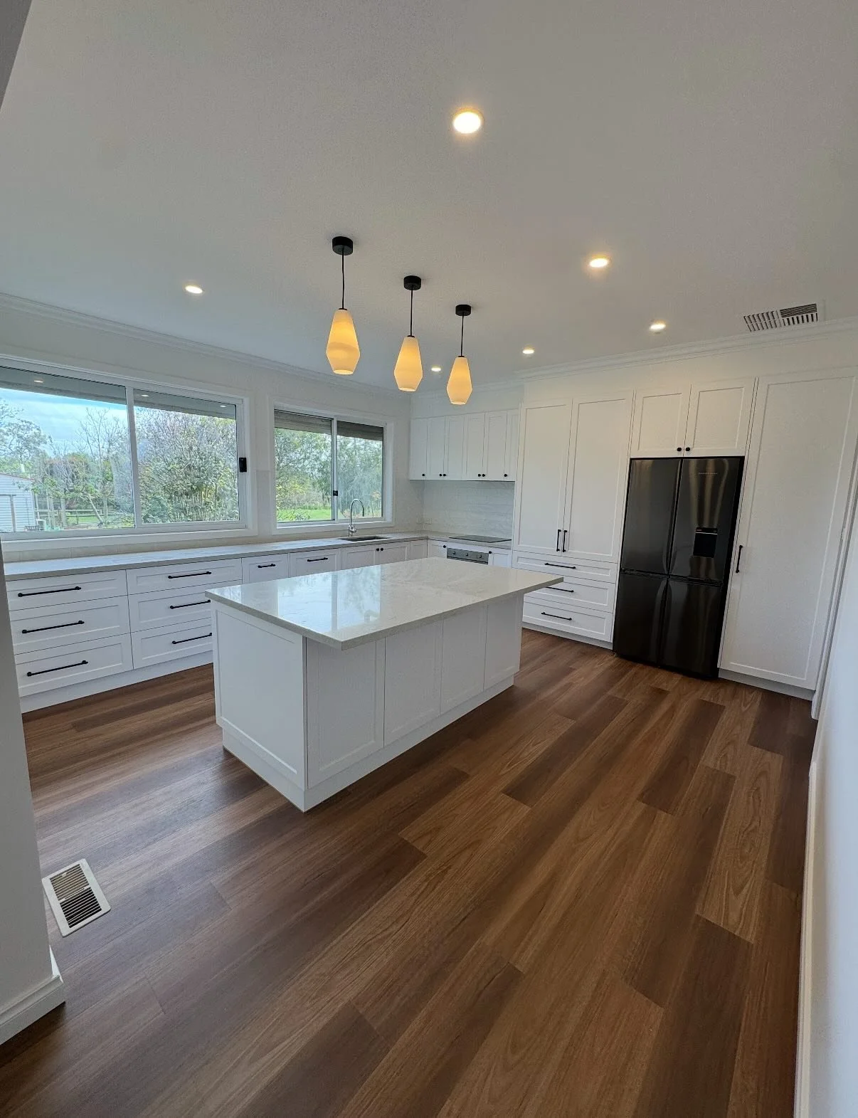 A beautiful new heart of the home in Somerville.

With timeless shaker cabinetry, new timber floors and a natural light palette, this kitchen came together perfectly.

Couldnt be happier with this one! 

#morningtonpeninsula #builder #kitchenrenovati