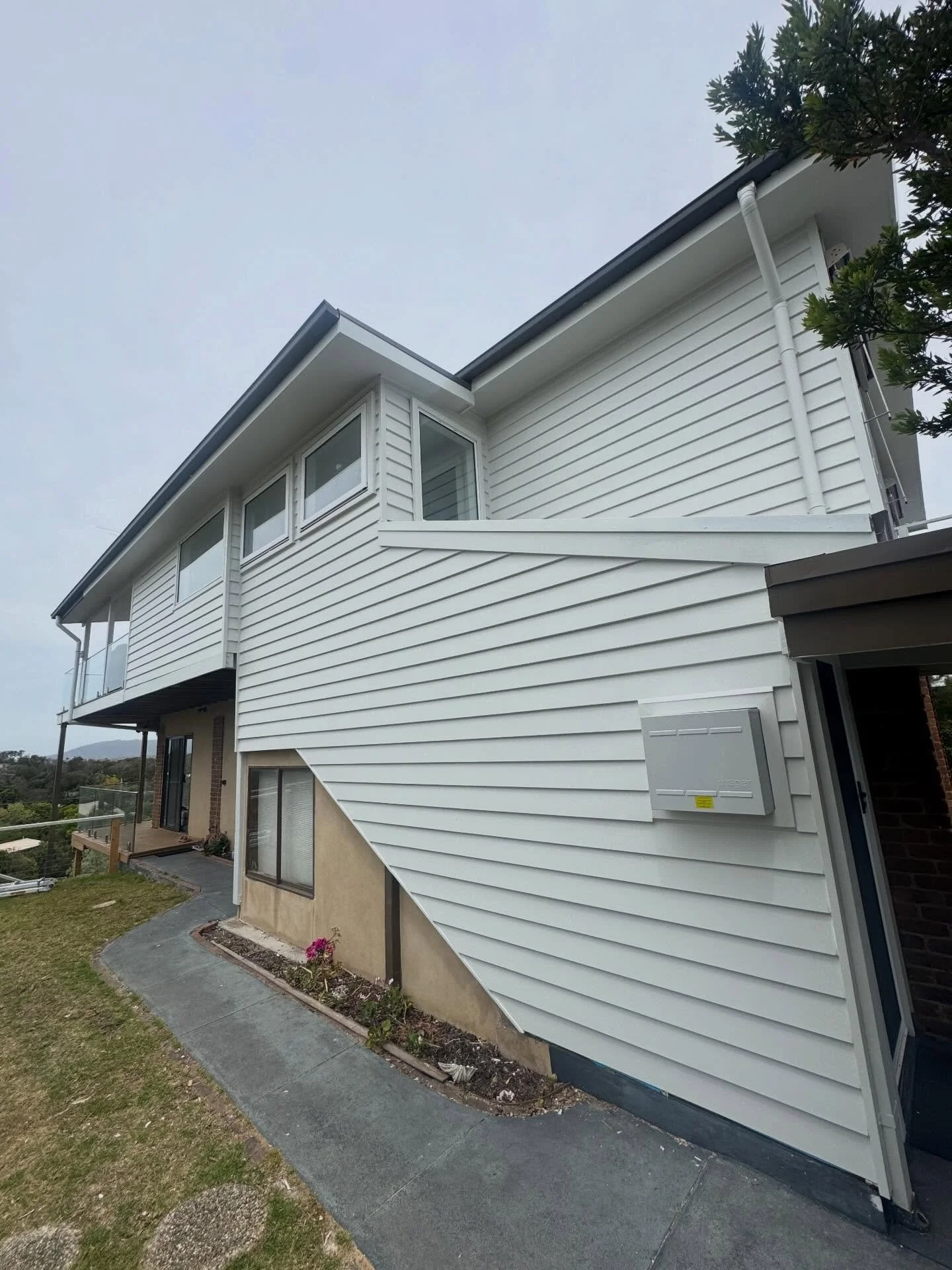 Rye exterior upgrade

New cement sheet installed with James Hardie Linea&trade; weatherboards &mdash; giving this home a sharp, modern finish with clean lines and long-lasting durability.

Changing over the existing water damages window with new slee
