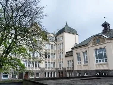 De siste to dagene har vi hatt gleden av &aring; ha 80 personer fra &Aring;lesund Voksenoppl&aelig;ring p&aring; bes&oslash;k hos oss. Vi har vist dem v&aring;rt flotte hus og pratet om Fontenehuset kan brukes med tanke p&aring; spr&aring;kl&aelig;ri