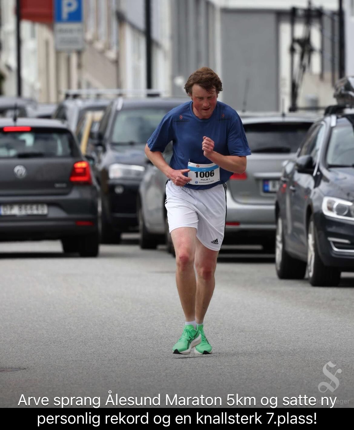 Arve sprang &Aring;lesund Maraton 5km og satte ny personlig rekord og en knallsterk 7.plass! 
Og ikke nok med det, han sprang med Fontenehuset p&aring; tr&oslash;ya! 

S&aring; vi vil rette en stor gratulasjon og tusen takk til Arve for kjempeinnsats